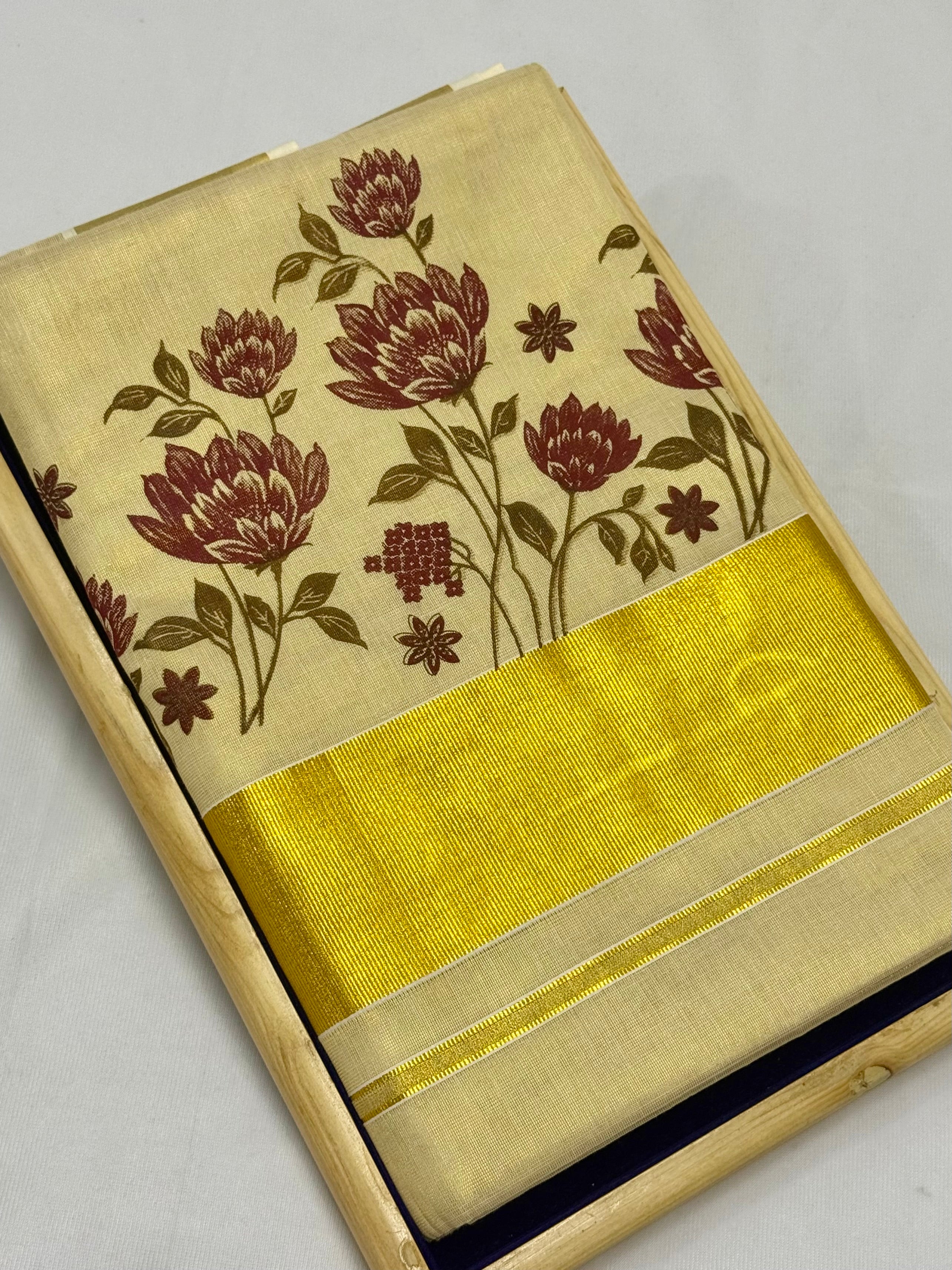 MURAL ART KASAVU TISSUE KERALA SAREE (GOLD,CREAM)