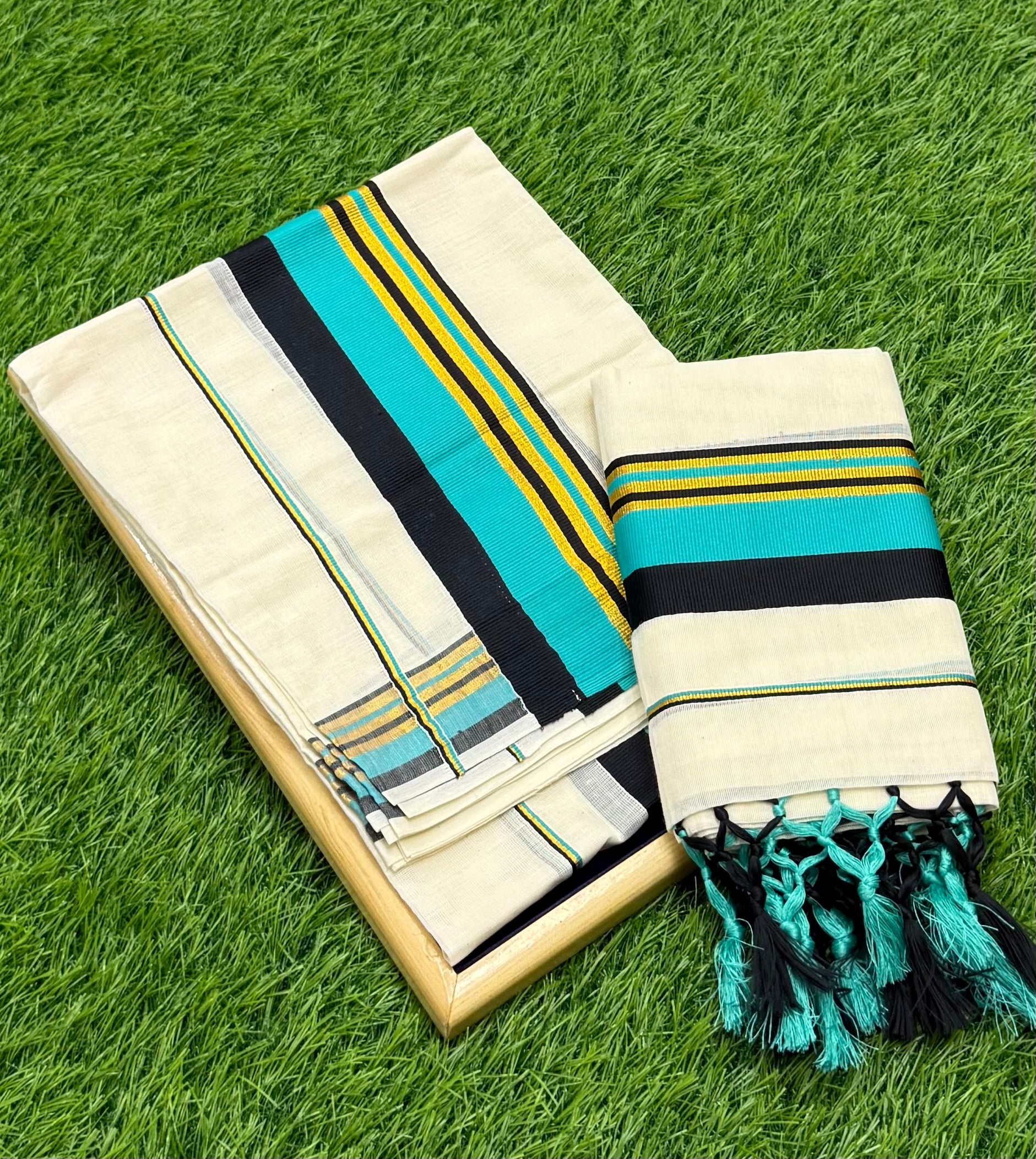 KASAVU COTTON STRIPE PATTERN SINGLE SET MUNDU (MUNDUM NERIYATHUM) - 2 X 2.80 MTRS - (OFF WHITE)