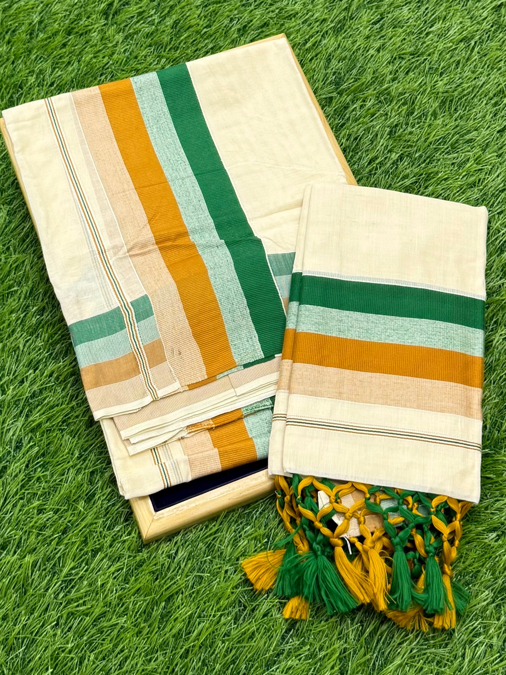 KASAVU COTTON KARA BORDER SINGLE SET MUNDU (MUNDUM NERIYATHUM) - 2 X 2.80 MTRS - (OFF WHITE)