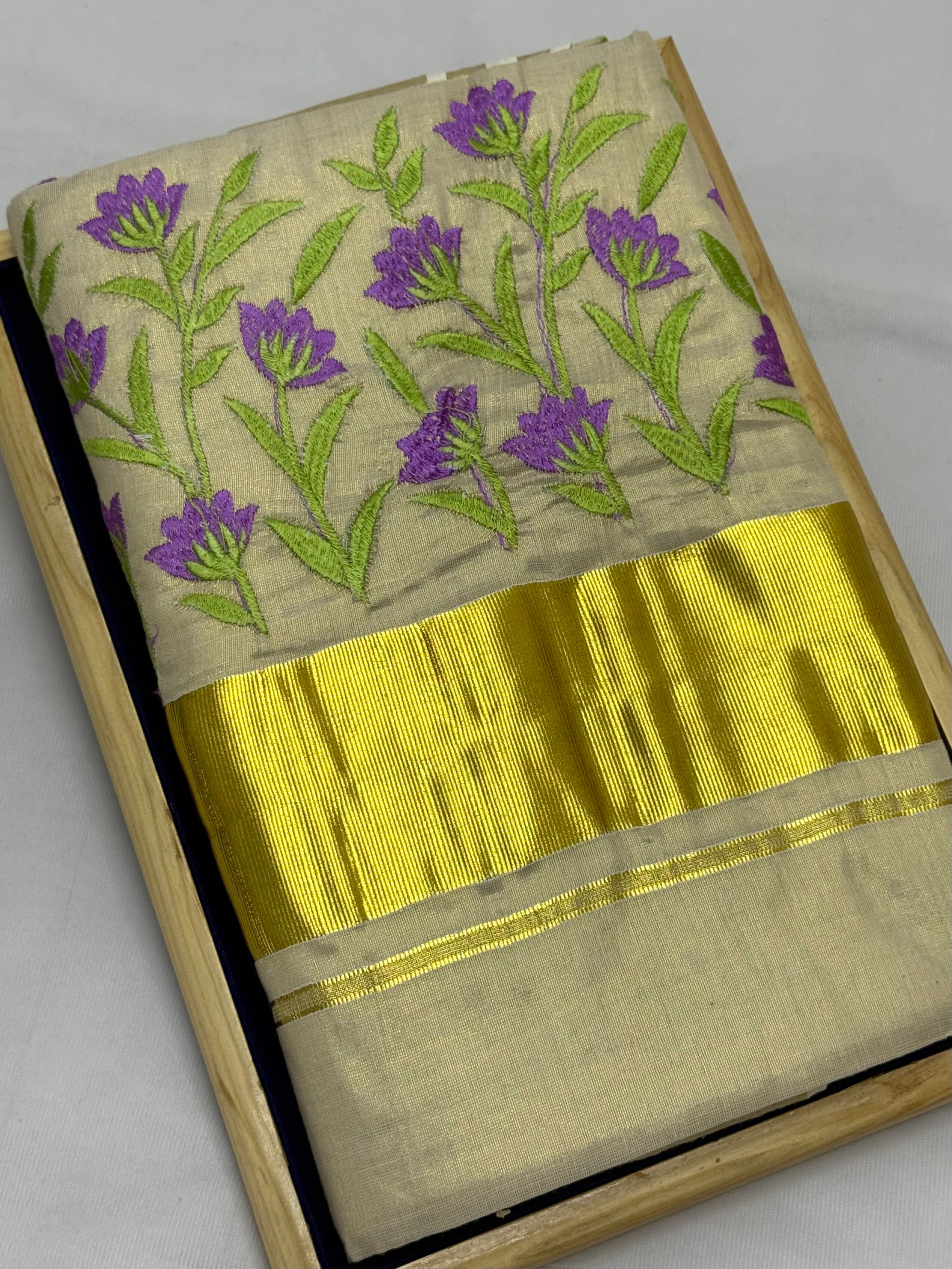 KERALA KASAVU TISSUE SILK EMBROIDERY SAREE - (GOLD,CREAM)