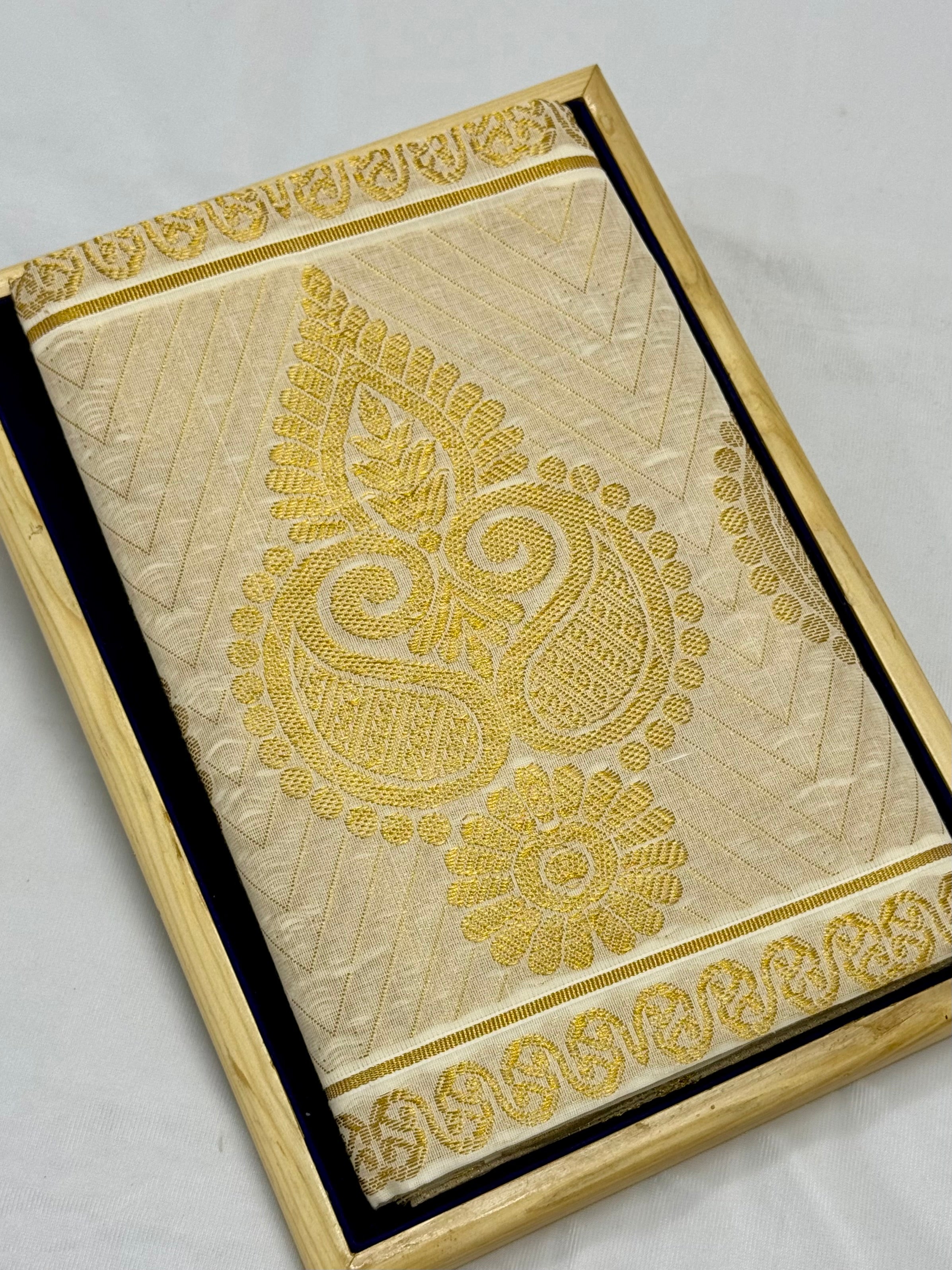 KERALA KASAVU SAREE WITH HEAVY GOLD ZARI PALLU - (OFF WHITE,GOLD)