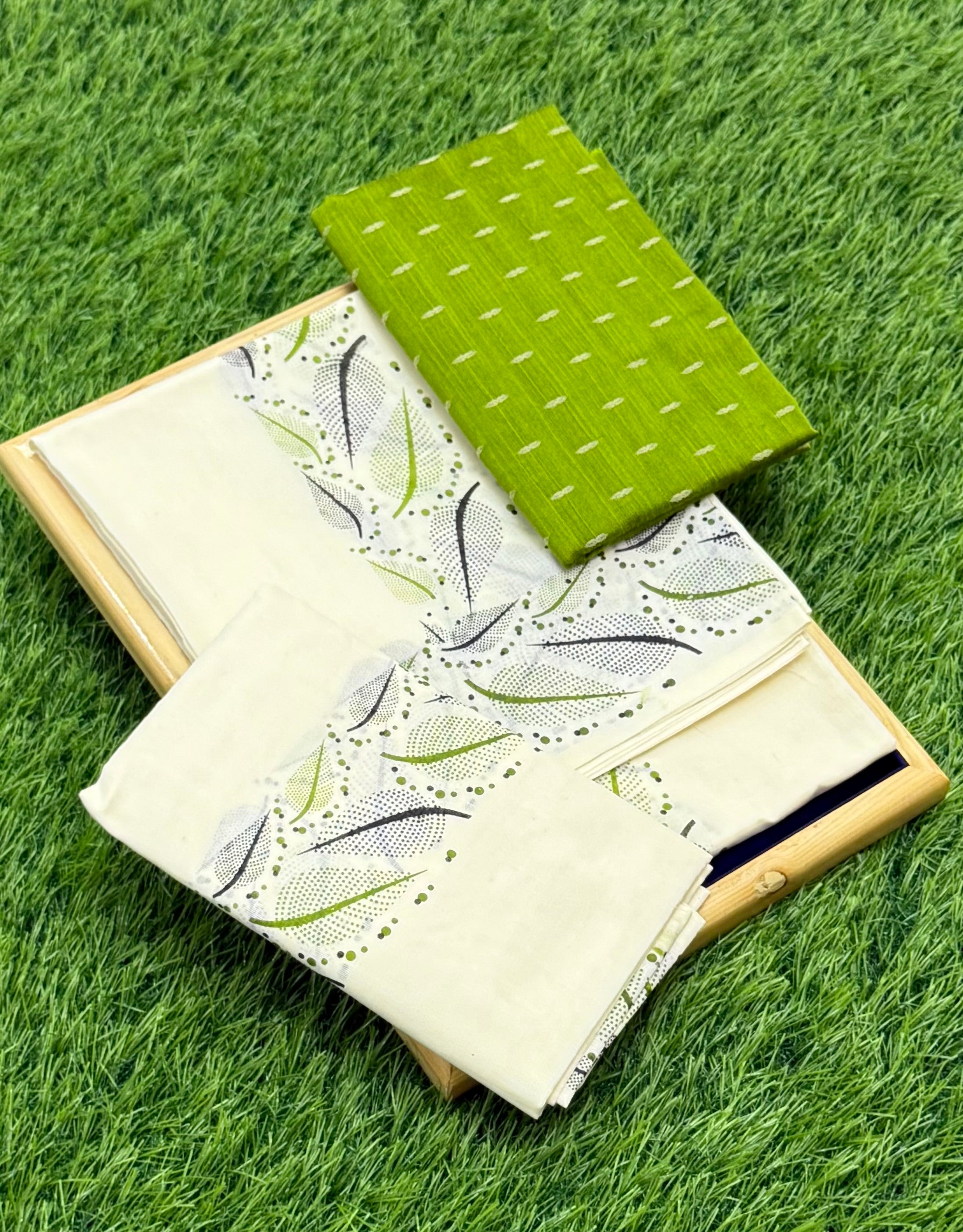 FANCY PRINTED SINGLE SET MUNDU (MUNDUM NERIYATHUM) WITH BLOUSE PIECE - 2 X 2.80 MTRS