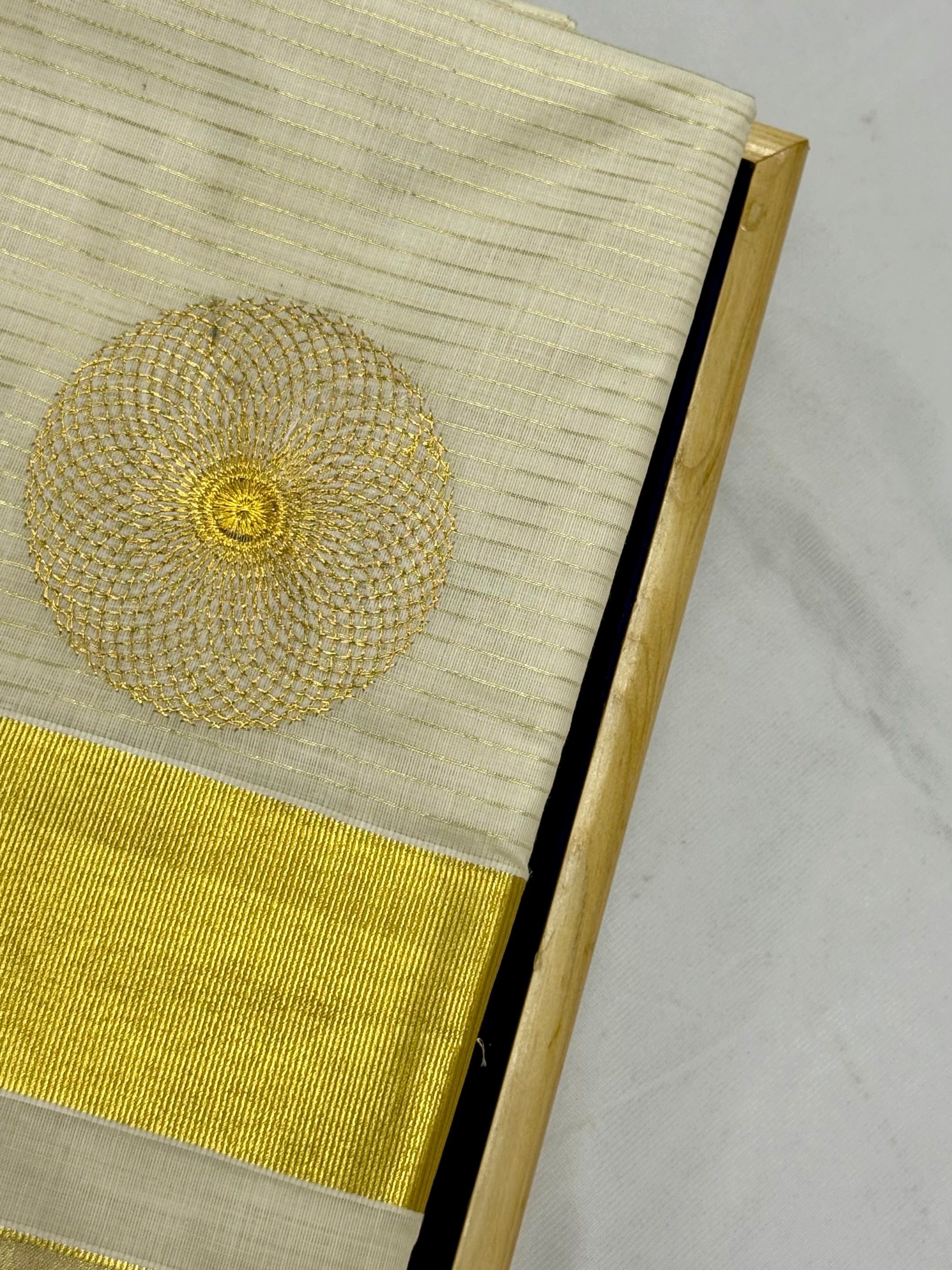 KERALA KASAVU COTTON GOLDEN STRIPES SAREE - (OFF WHITE,GOLD)