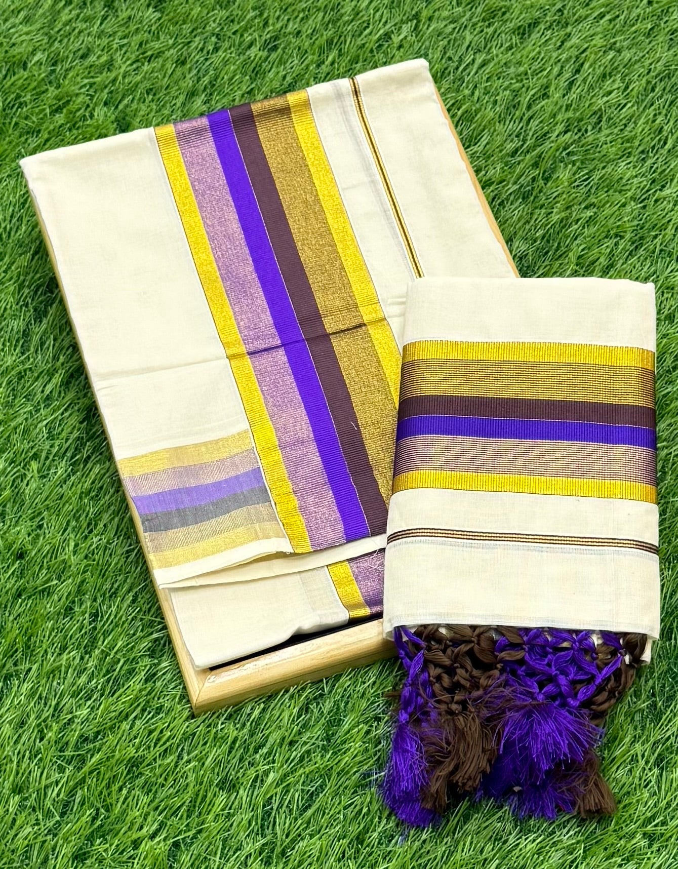 KASAVU COTTON STRIPE PATTERN SINGLE SET MUNDU (MUNDUM NERIYATHUM) - 2 X 2.80 MTRS - (OFF WHITE)