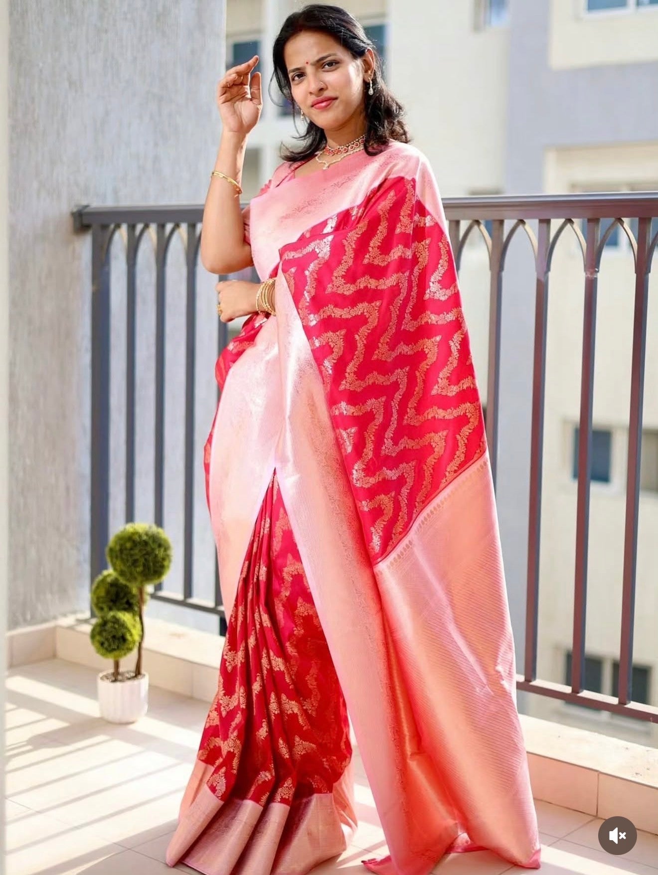 TENDING ZIG ZAG BANARASI SAREE - MAGENTA