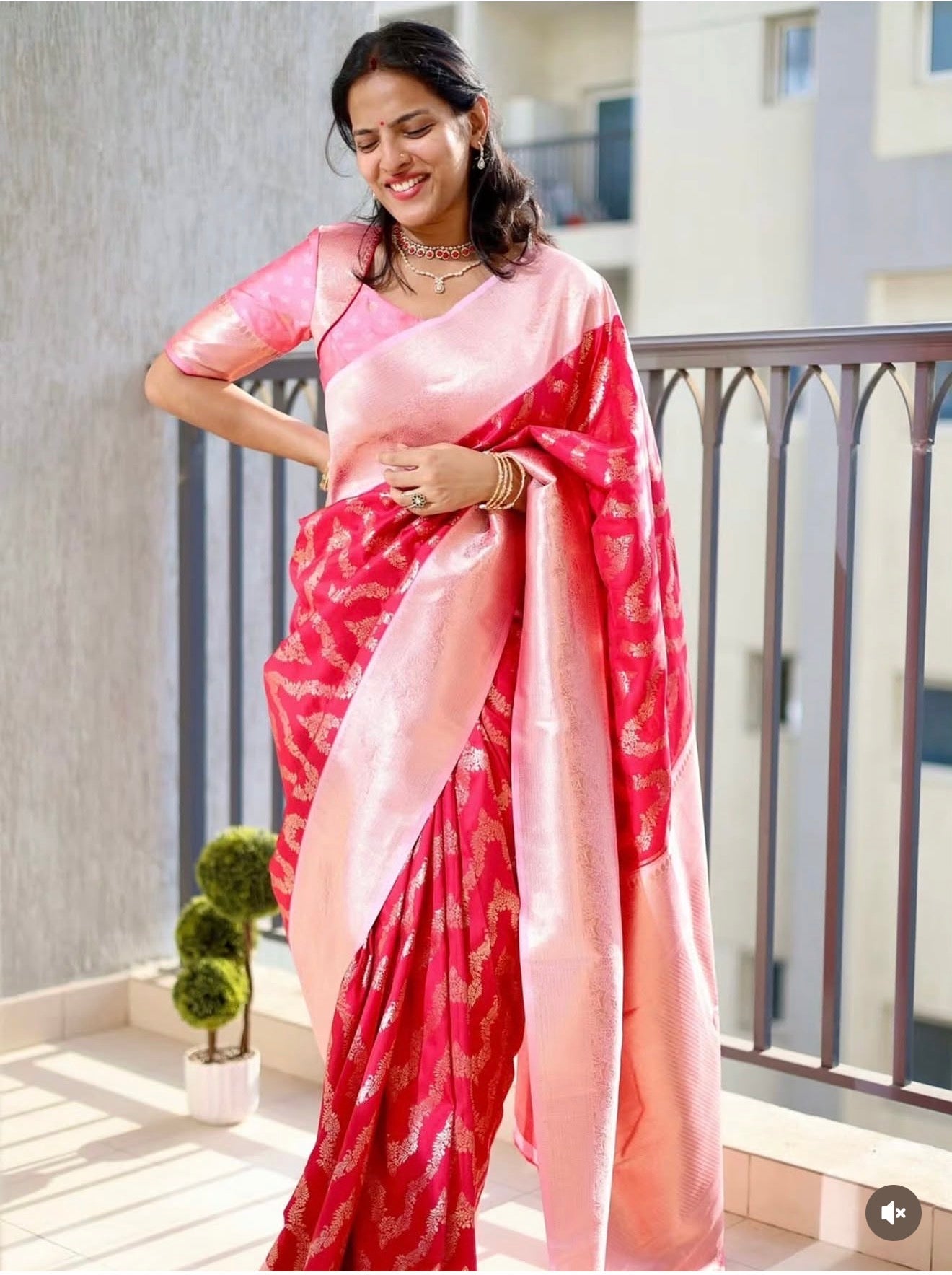 TENDING ZIG ZAG BANARASI SAREE - MAGENTA