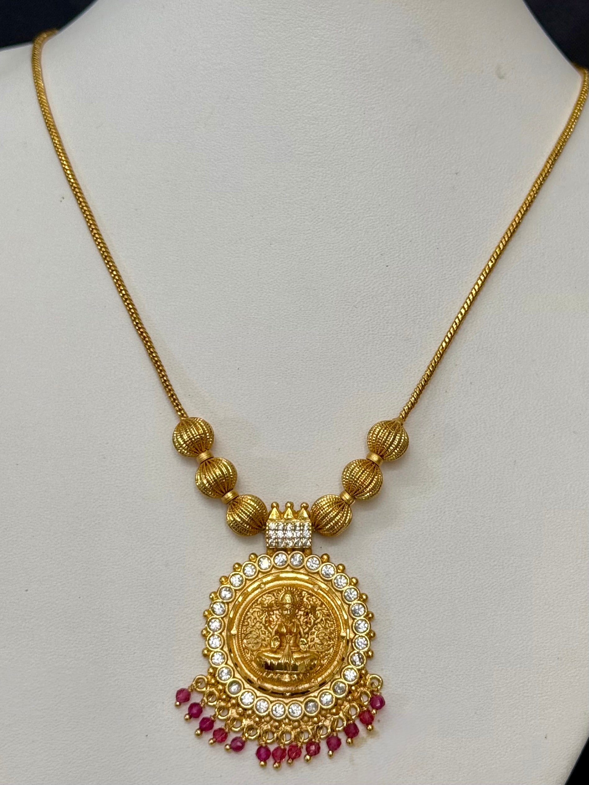 GOLD TONED LAKSHMI BEADED NECKLACE - WHITE+RUBY