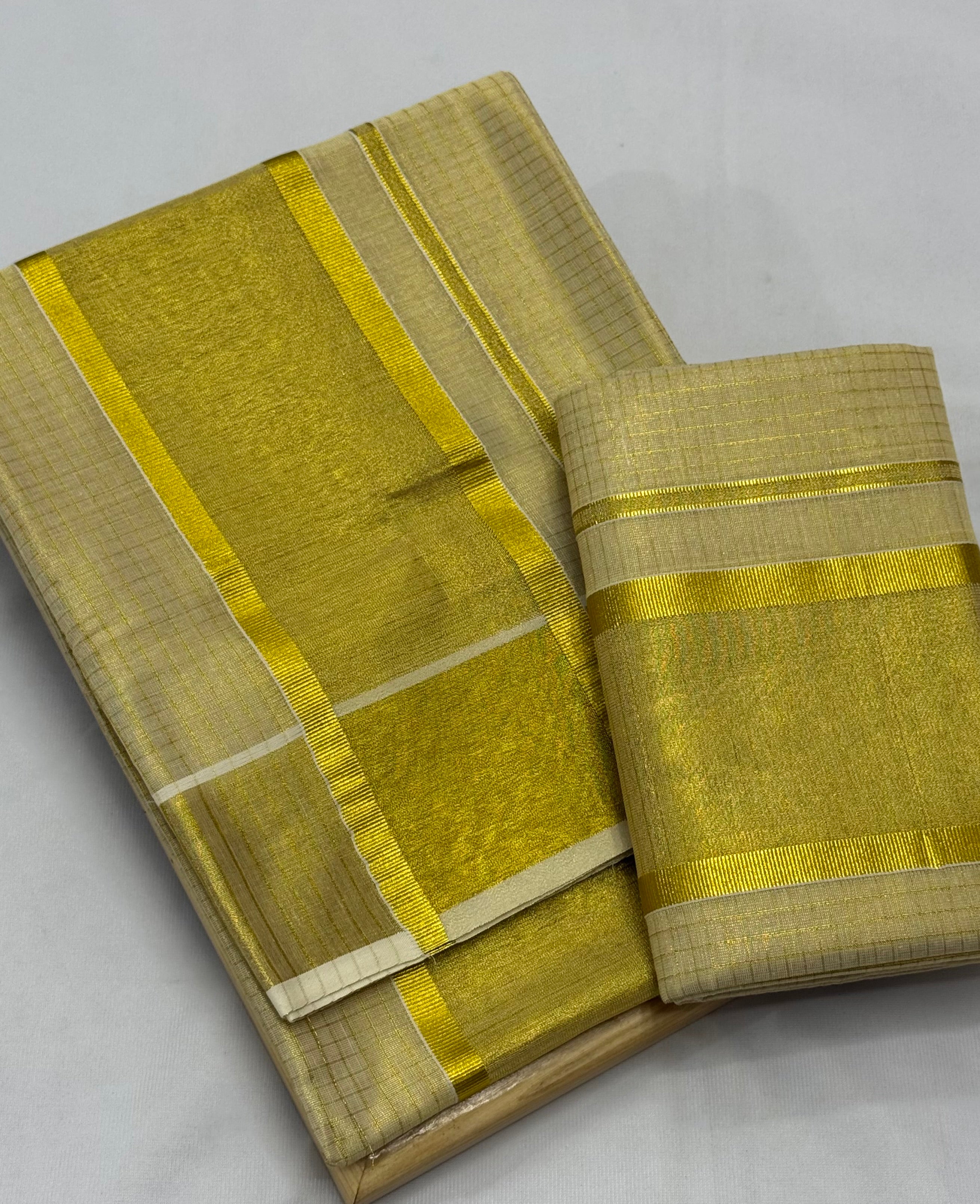 PREMIUM CHECKED TISSUE DOUBLE SET MUNDU (MUNDUM NERIYATHUM) - 4 X 2.80 MTRS - (CREAM,GOLD)
