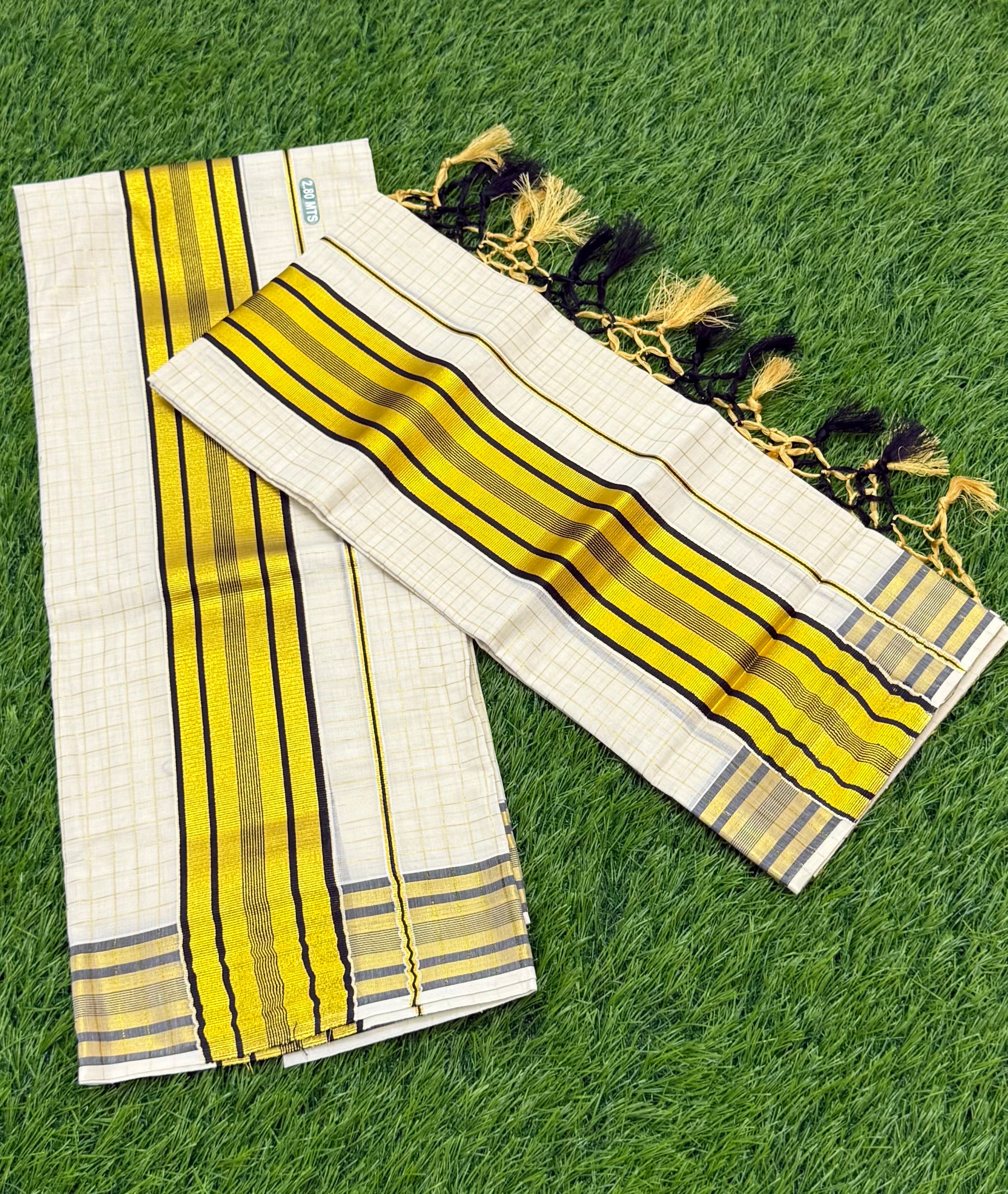 KASAVU COTTON STRIPE PATTERN SINGLE SET MUNDU (MUNDUM NERIYATHUM) - 2 X 2.80 MTRS - (OFF WHITE)