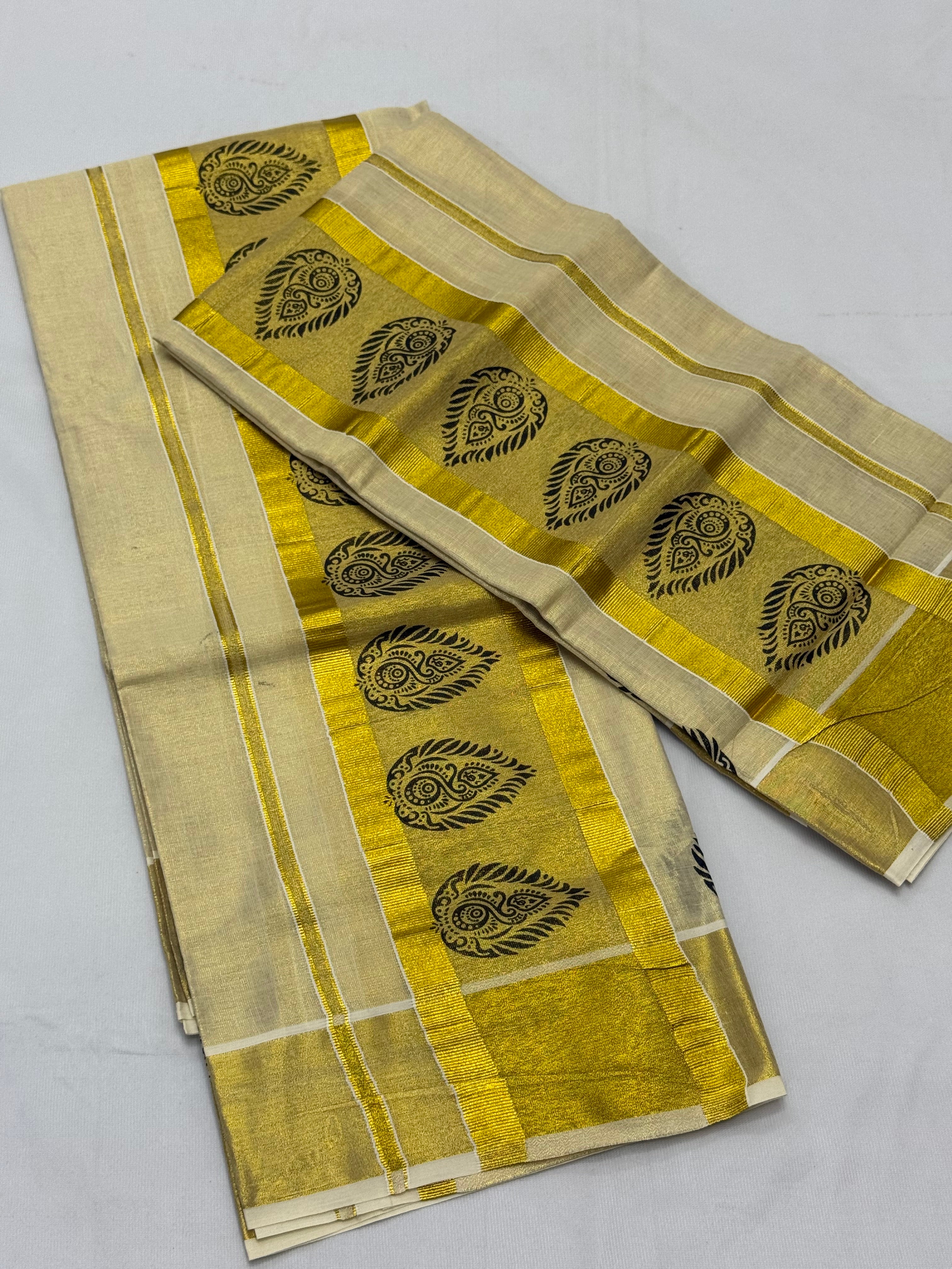 PAISLEY MURAL TISSUE SINGLE SET MUNDU (MUNDUM NERIYATHUM) - 2 X 2.50 MTRS - (CREAM,GOLD)