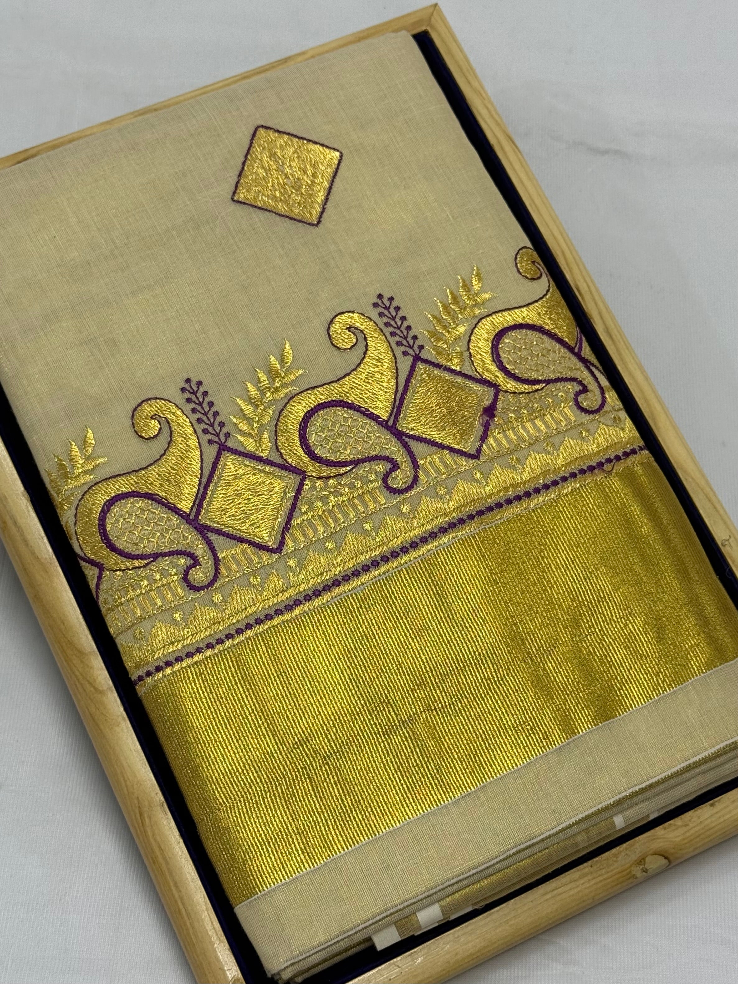 KERALA KASAVU TISSUE SILK EMBROIDERY SAREE - (GOLD,CREAM)
