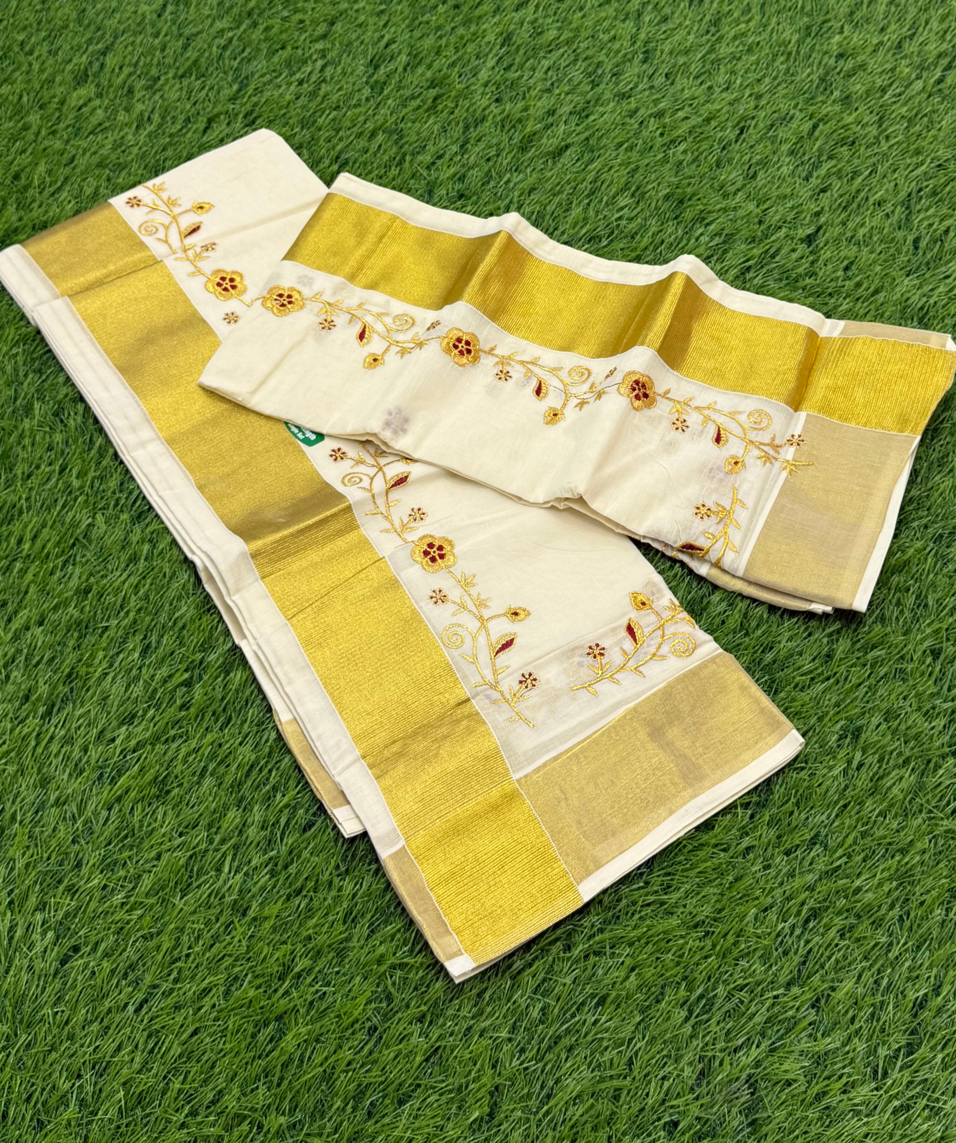KASAVU EMBROIDERY SINGLE SET MUNDU (MUNDUM NERIYATHUM) - 2 X 2.80 MTRS - (OFF WHITE,GOLD)