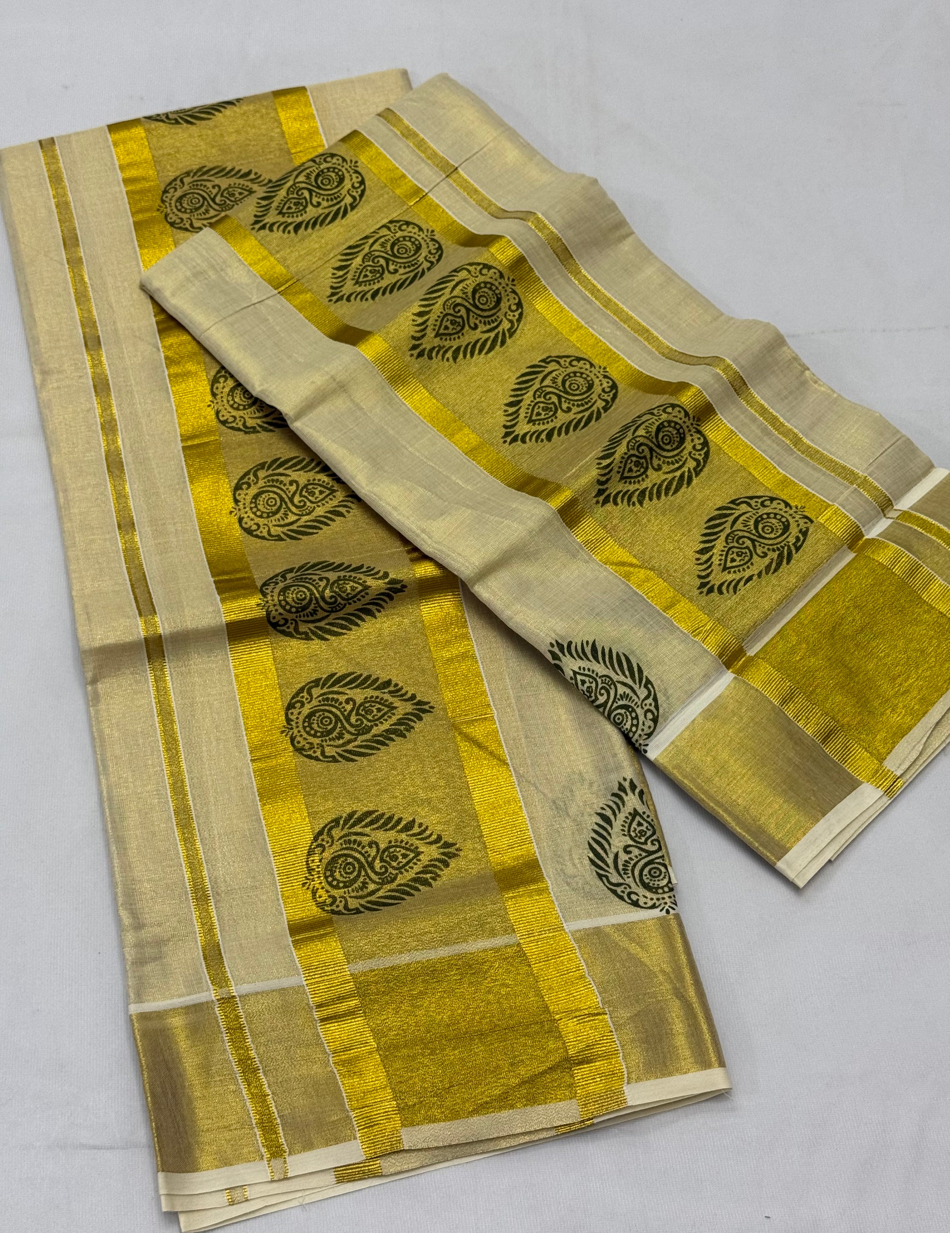 PAISLEY MURAL TISSUE SINGLE SET MUNDU (MUNDUM NERIYATHUM) - 2 X 2.50 MTRS - (CREAM,GOLD)