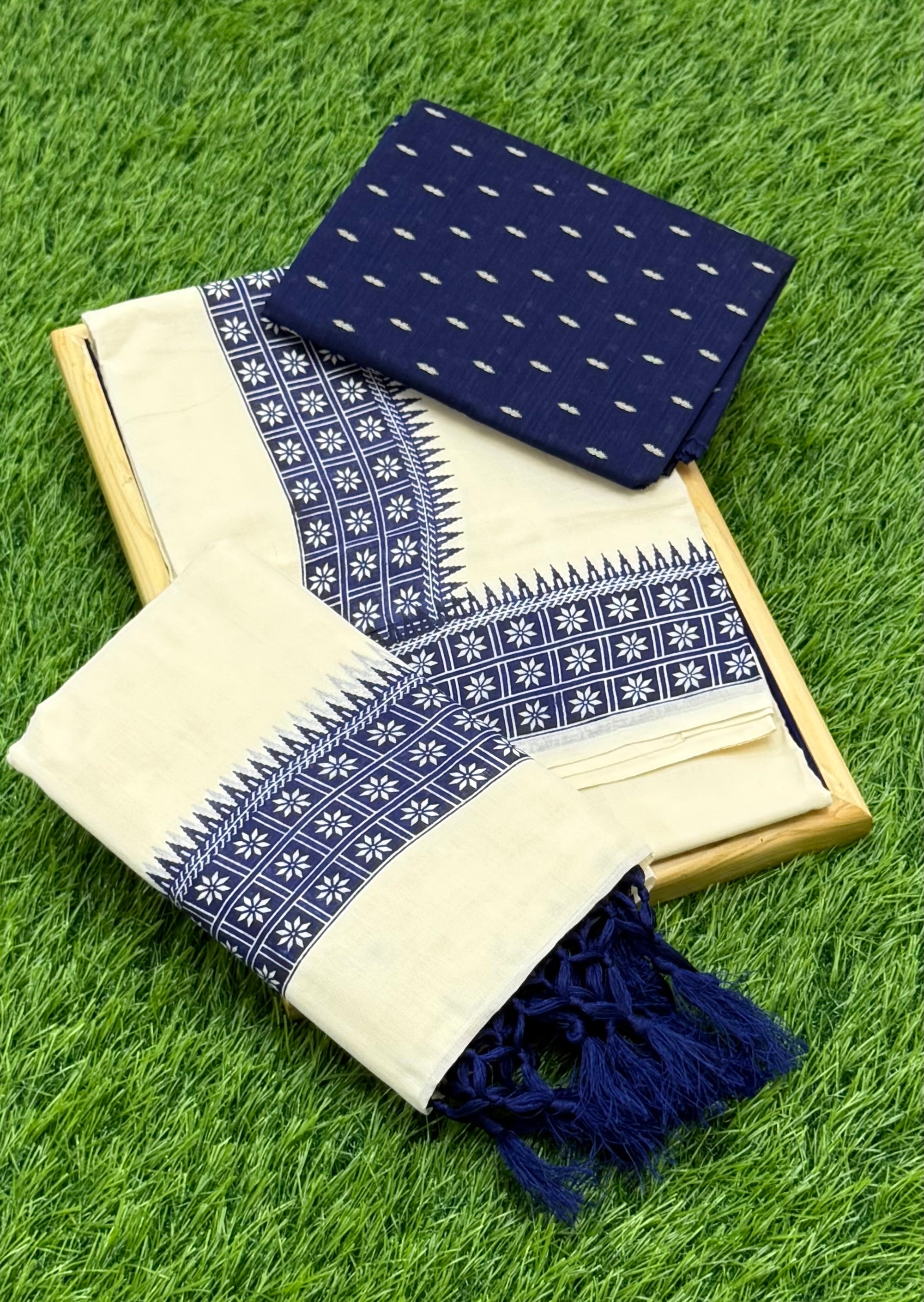 FANCY PRINTED SINGLE SET MUNDU (MUNDUM NERIYATHUM) WITH BLOUSE PIECE - 2 X 2.80 MTRS