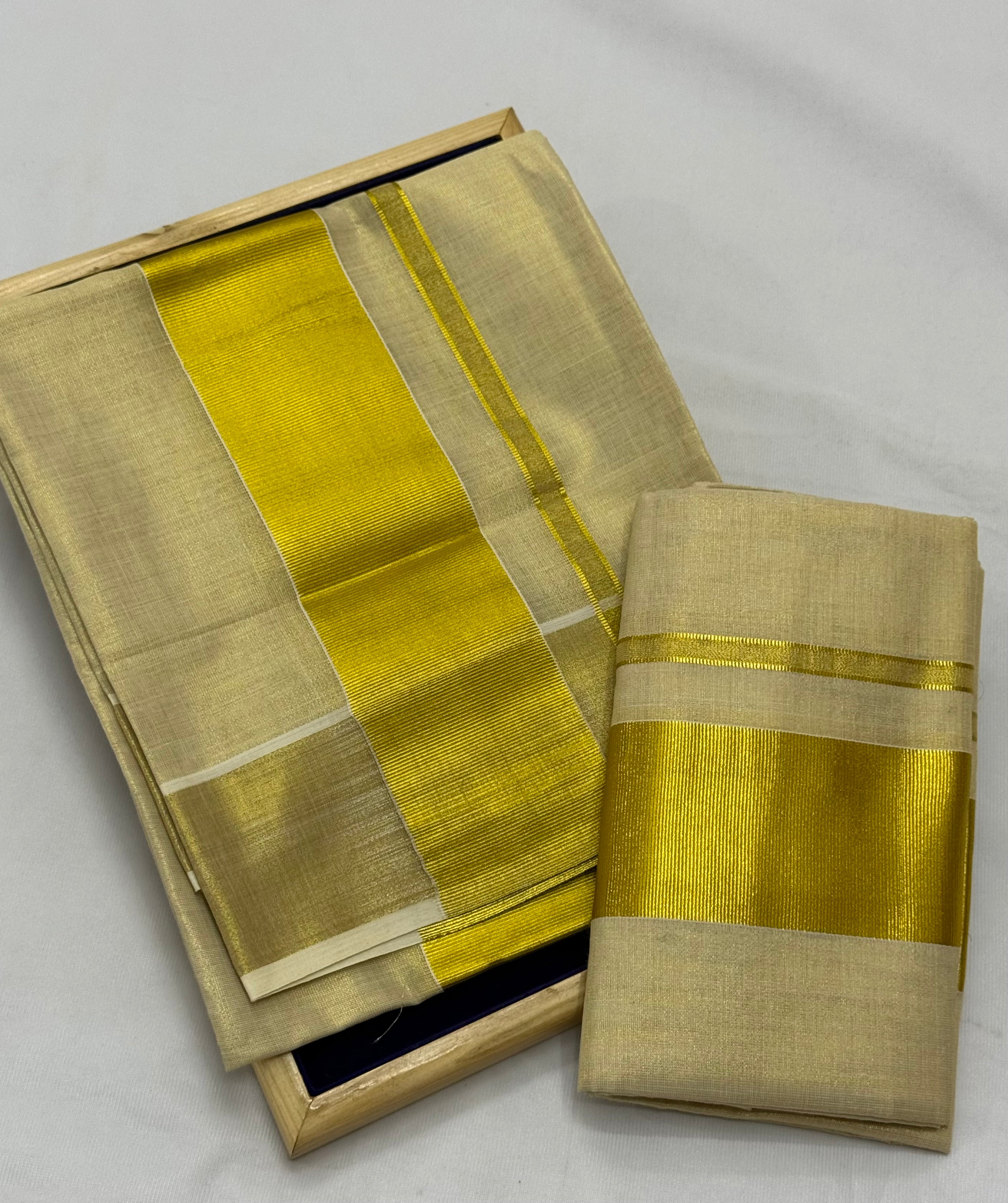 PREMIUM TISSUE SINGLE SET MUNDU (MUNDUM NERIYATHUM) - 2 X 2.80 MTRS - (CREAM,GOLD)