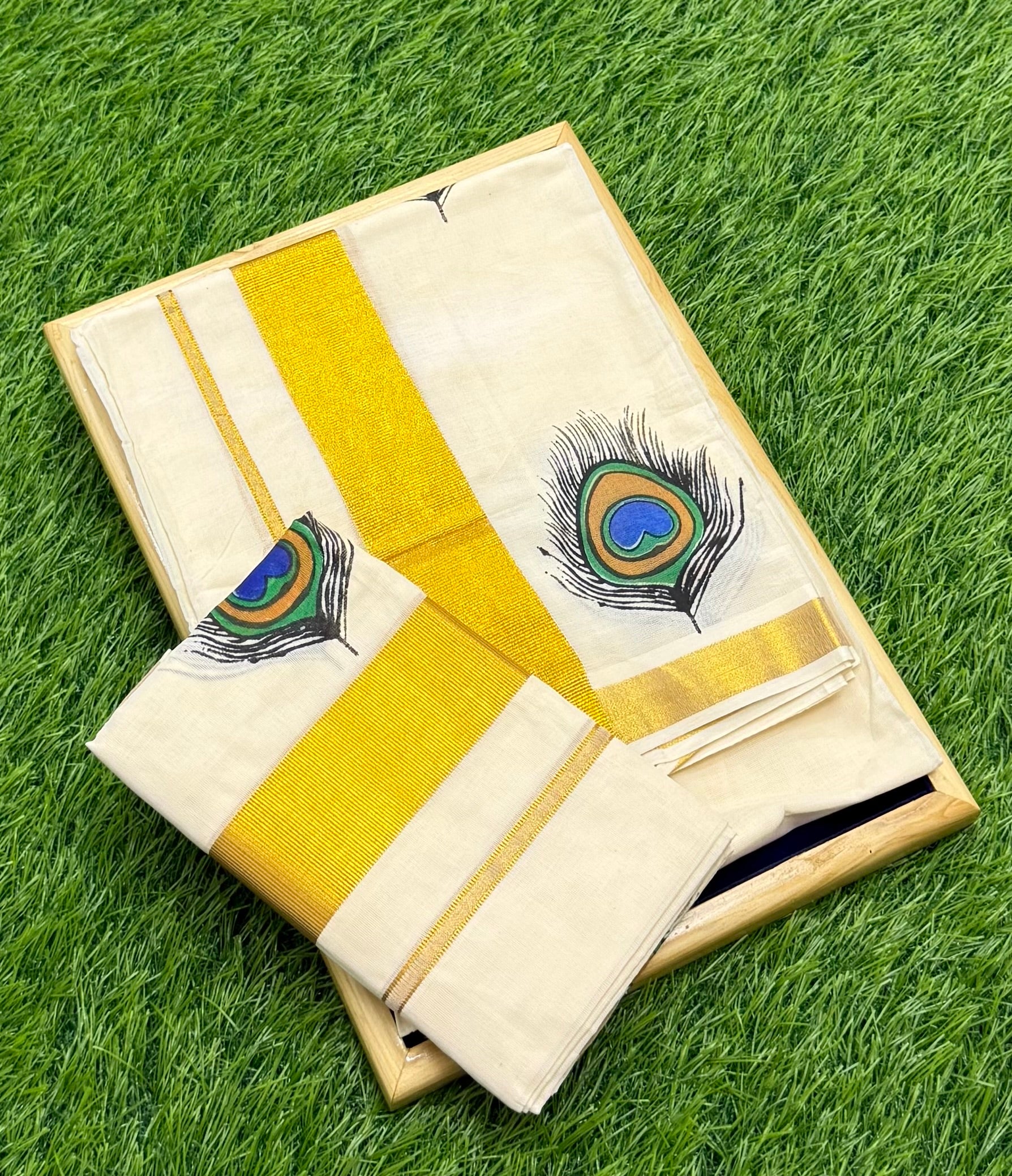 KASAVU COTTON MAYIL PEELI SINGLE SET MUNDU (MUNDUM NERIYATHUM) - 2 X 2.50 MTRS - (OFF WHITE,GOLD)