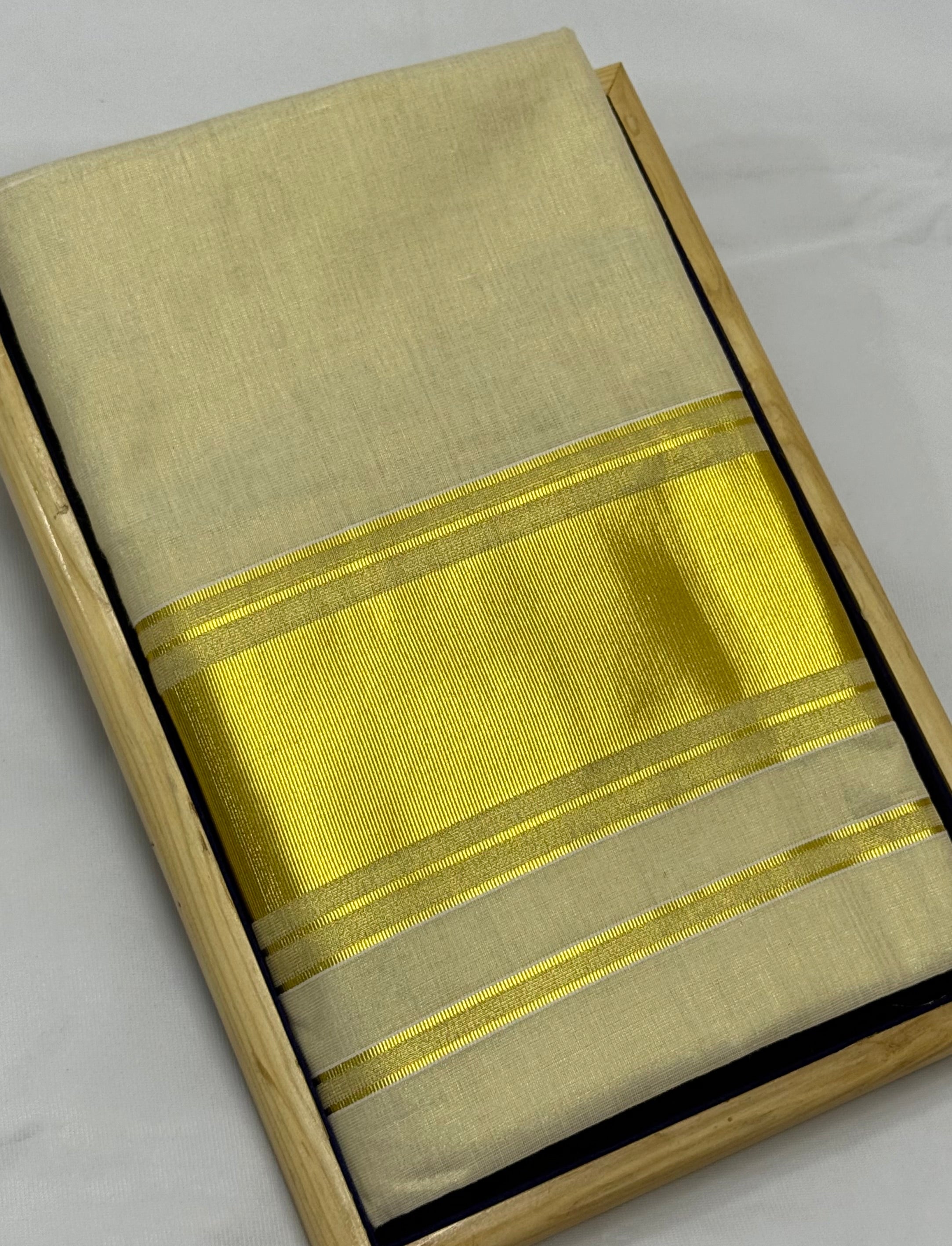 CHECKED KERALA KASAVU TISSUE SAREE - (GOLD,CREAM)