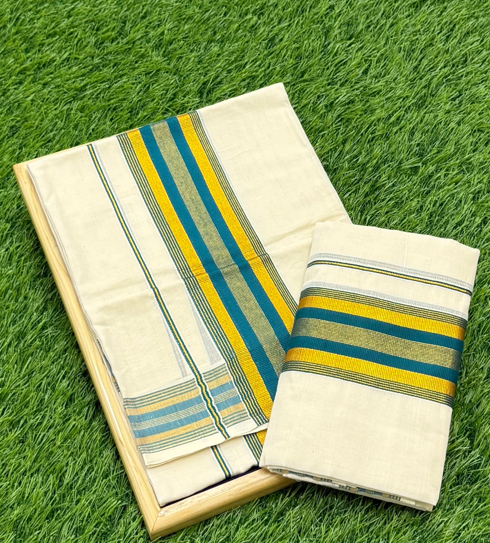 KASAVU COTTON STRIPES PATTERN SINGLE SET MUNDU (MUNDUM NERIYATHUM) - 2 X 2.80 MTRS - (OFF WHITE)