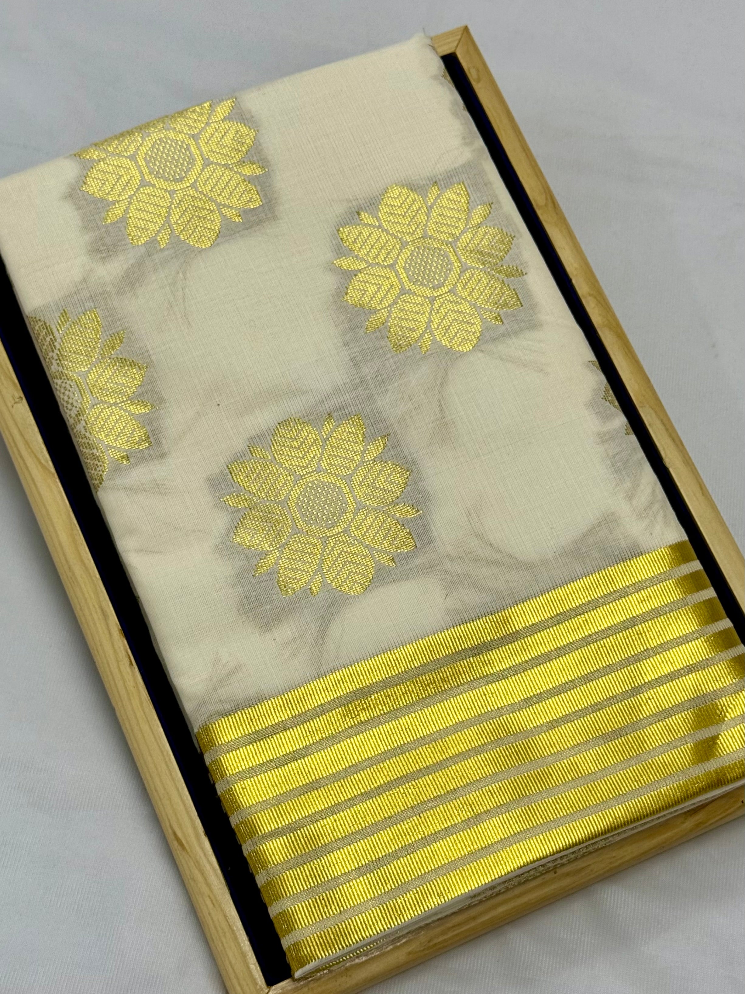 KERALA KASAVU GOLDEN ZARI FLORAL MOTIFS SAREE - (OFF WHITE,GOLD)