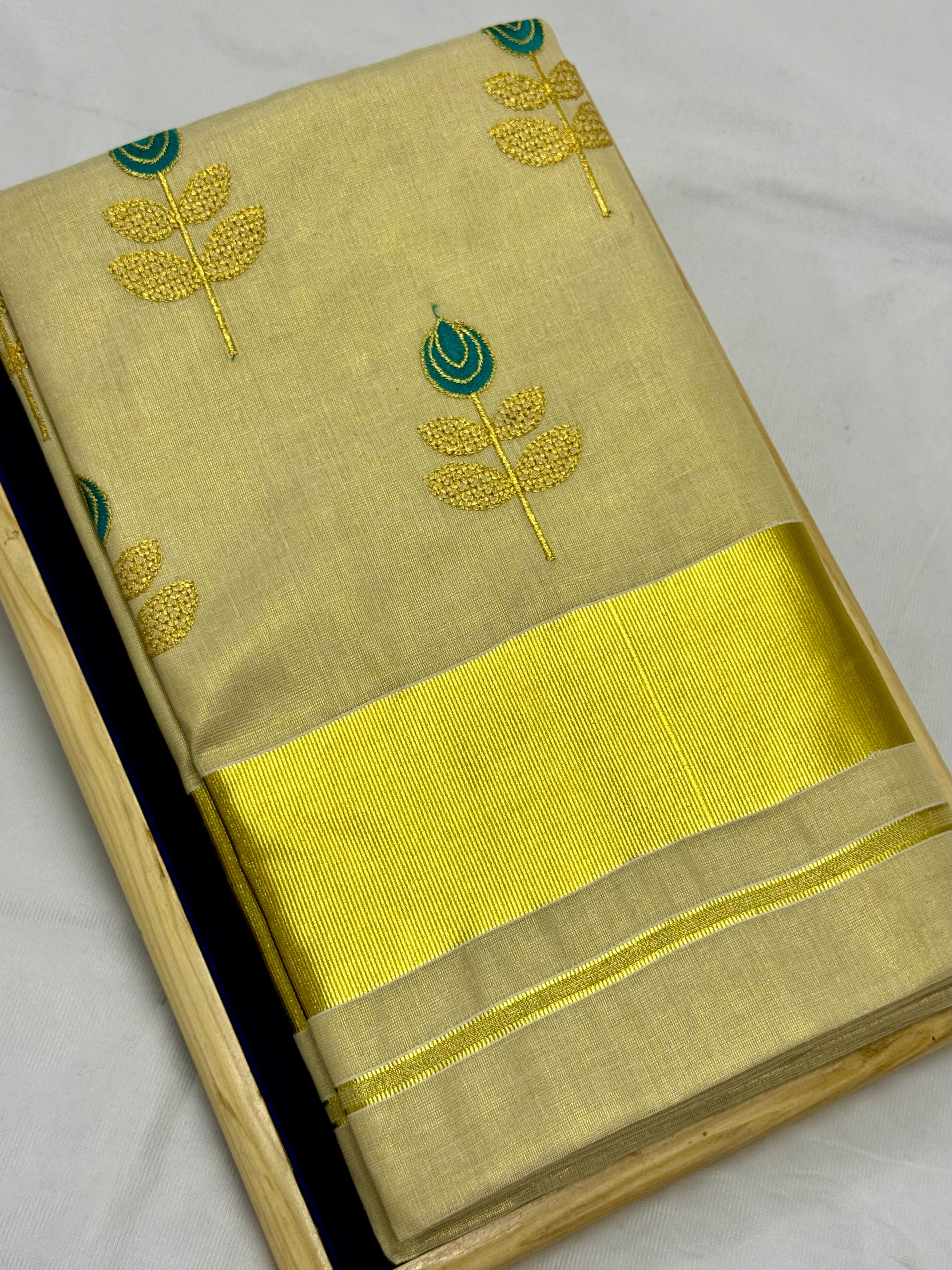 KERALA KASAVU TISSUE SILK EMBROIDERY SAREE - (GOLD,CREAM)