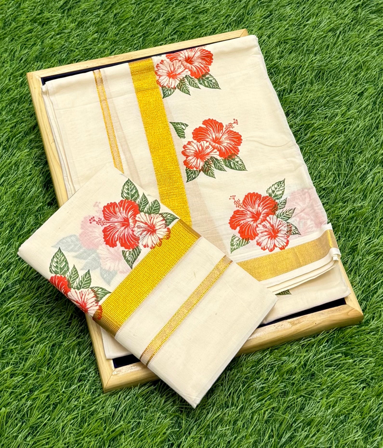 KASAVU COTTON FANCY SINGLE SET MUNDU (MUNDUM NERIYATHUM) - 2 X 2.50 MTRS - (OFF WHITE,GOLD)