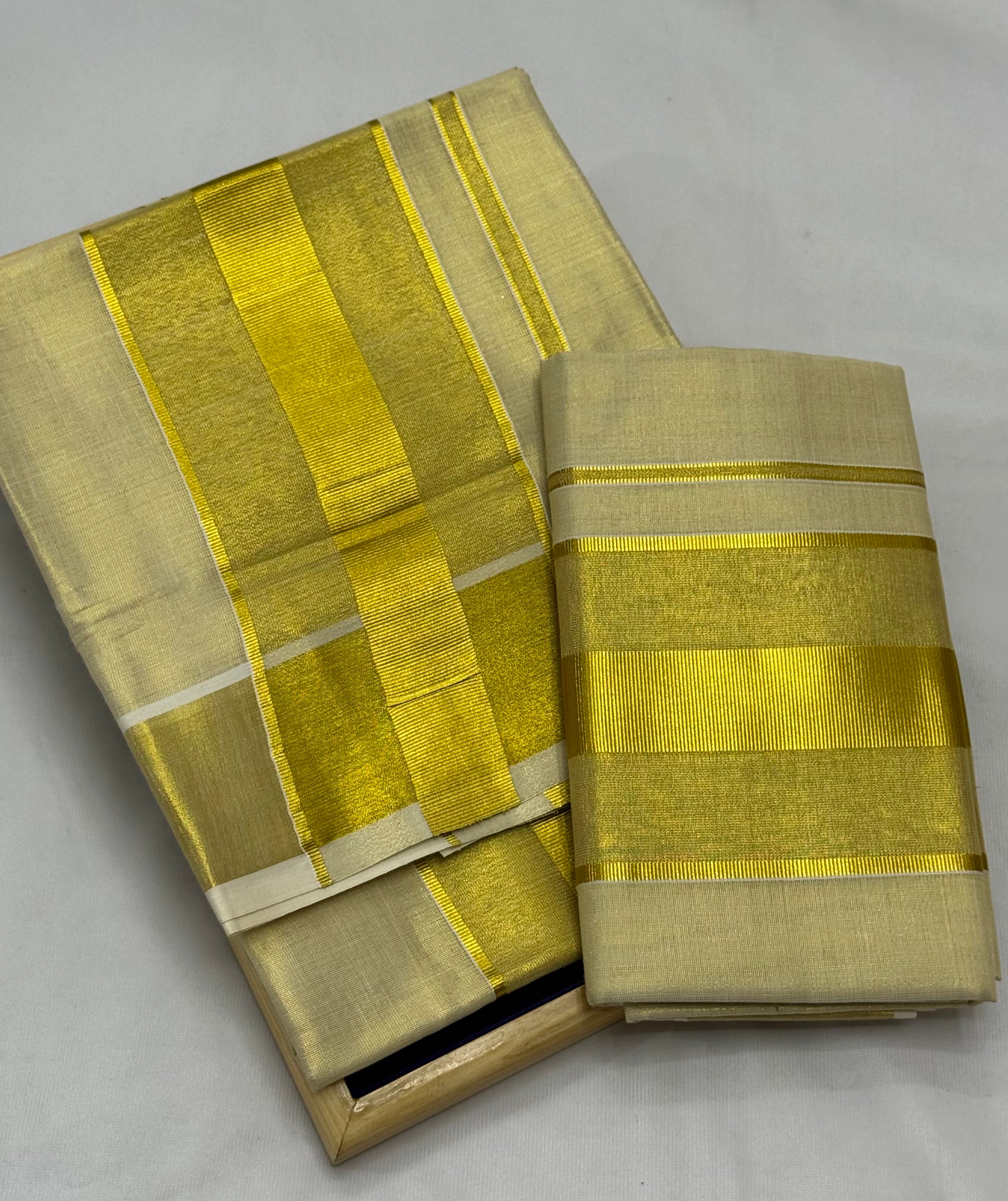 PREMIUM TISSUE DOUBLE SET MUNDU (MUNDUM NERIYATHUM) - 4 X 2.80 MTRS - (CREAM,GOLD)