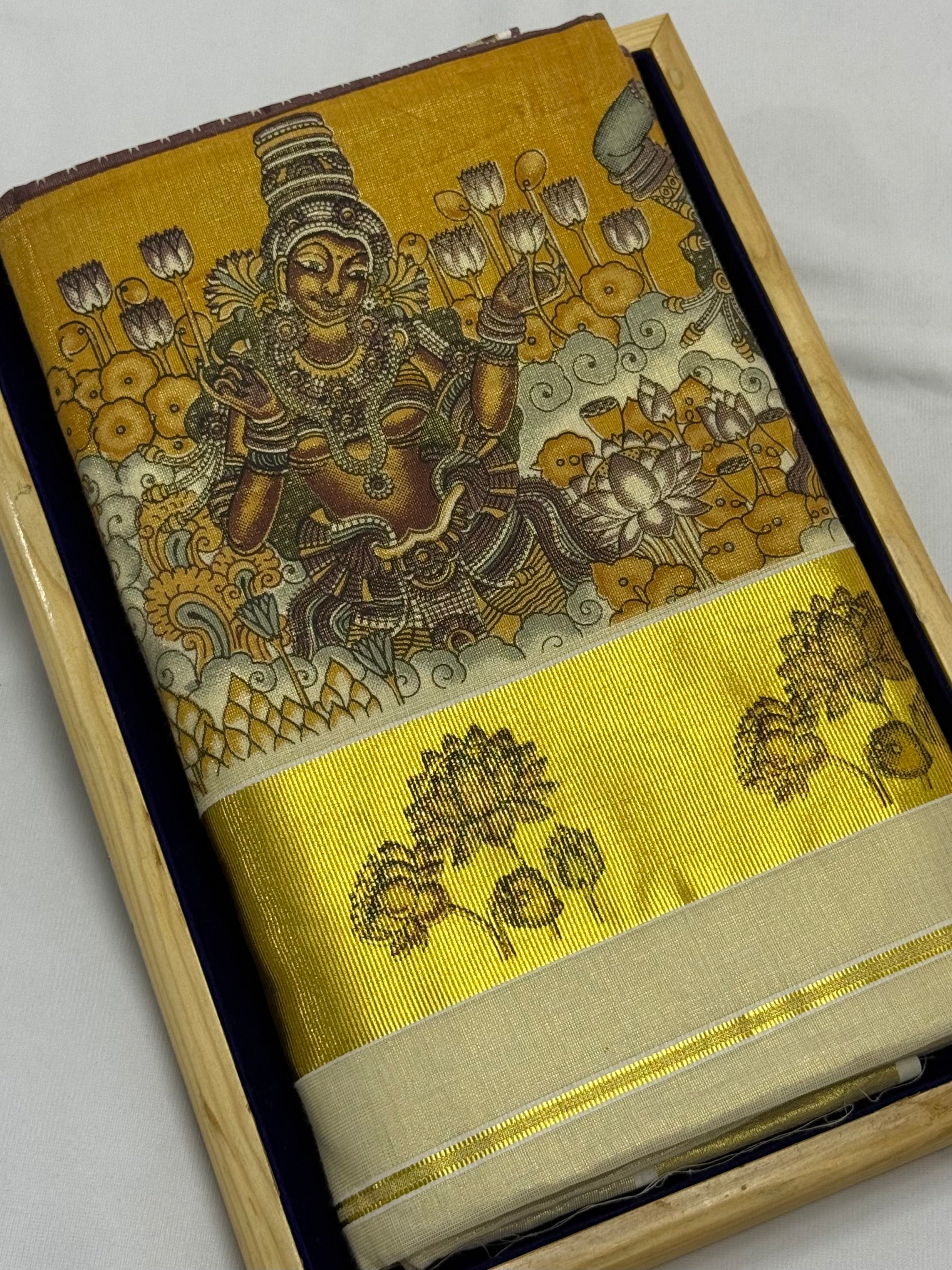 MURAL ART KASAVU TISSUE KERALA SAREE (GOLD,CREAM)