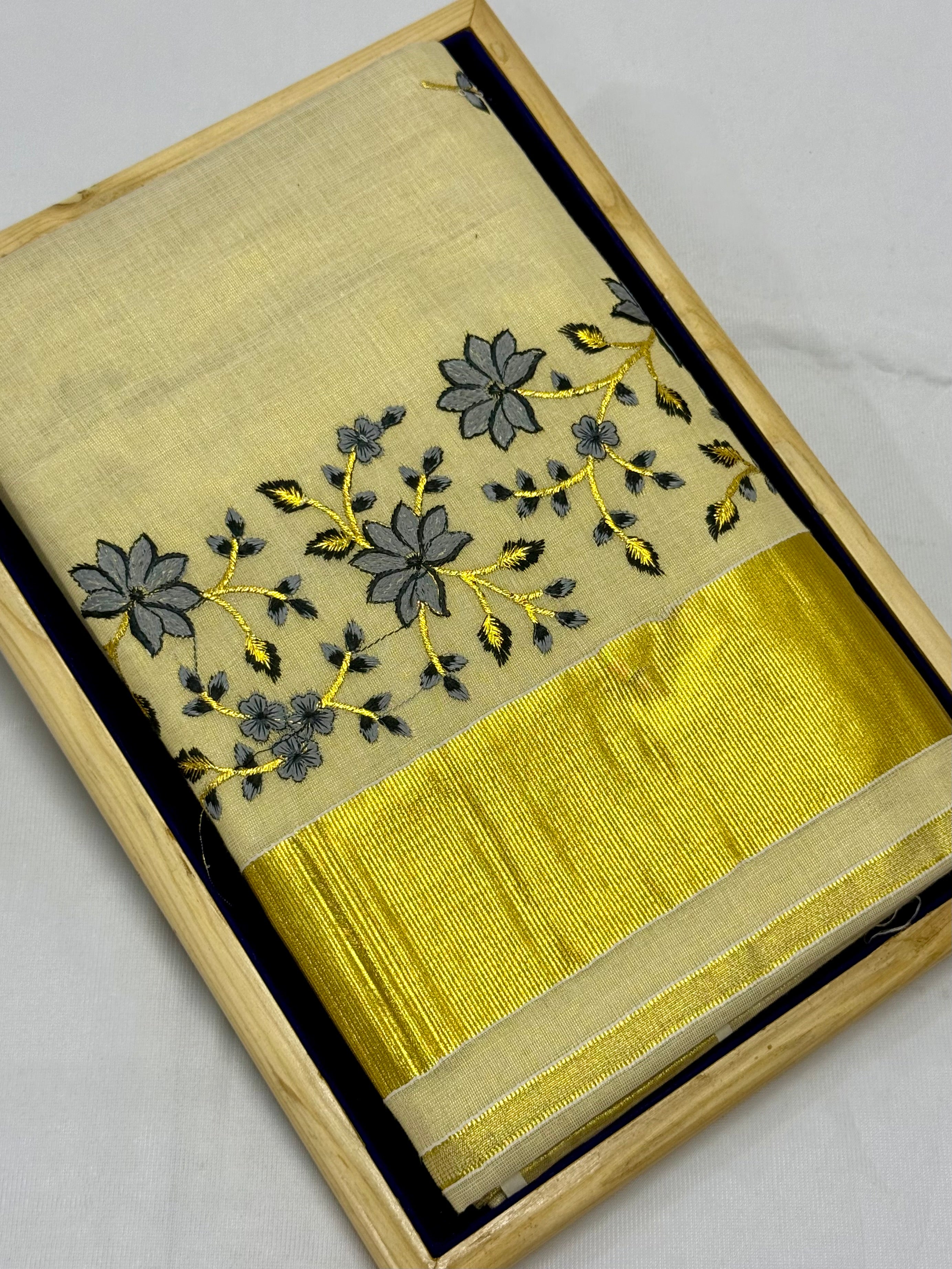KERALA KASAVU TISSUE SILK EMBROIDERY SAREE - (GOLD,CREAM)