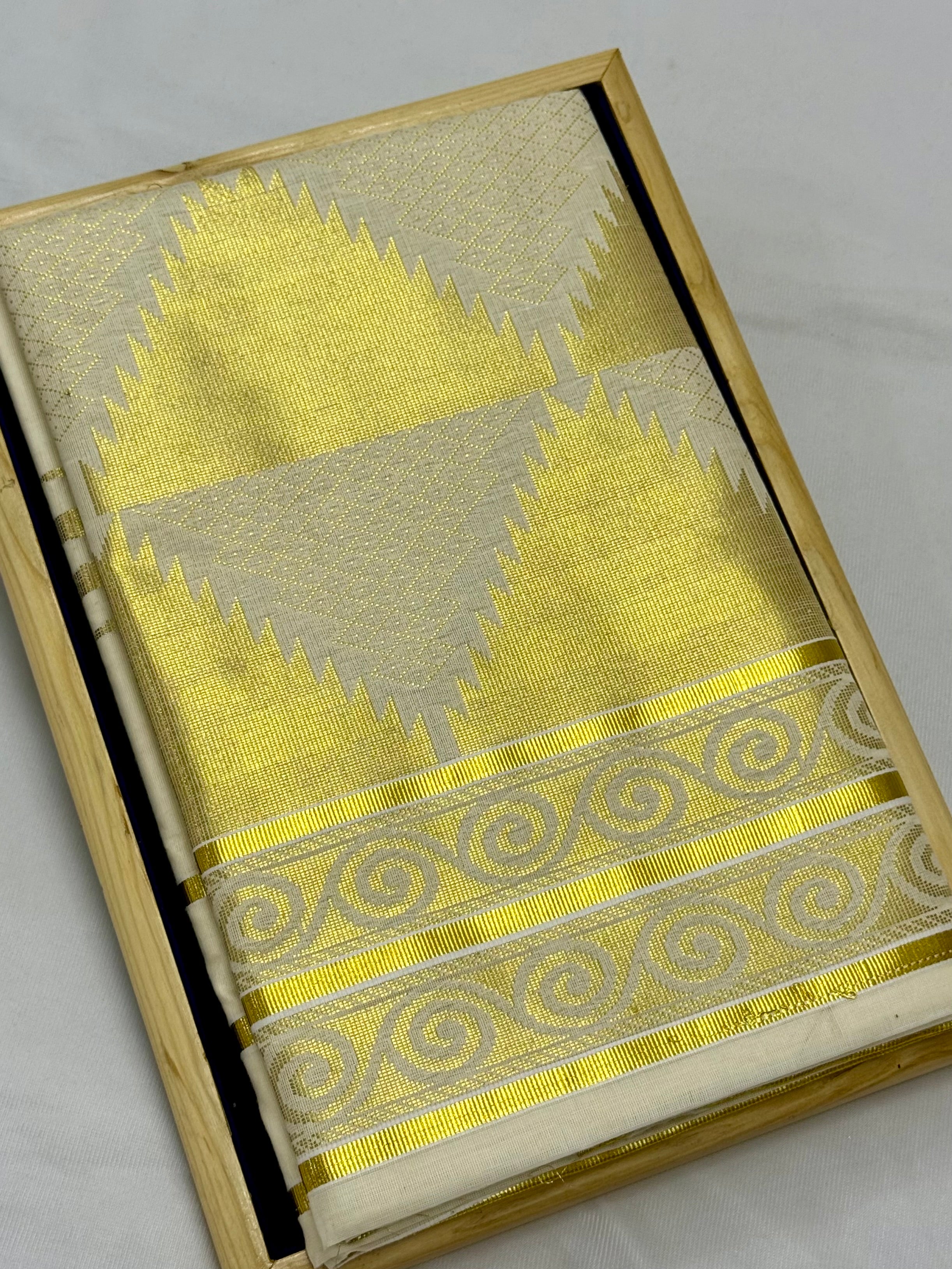 KERALA KASAVU GOLDEN ZARI FLORAL MOTIFS SAREE - (OFF WHITE,GOLD)