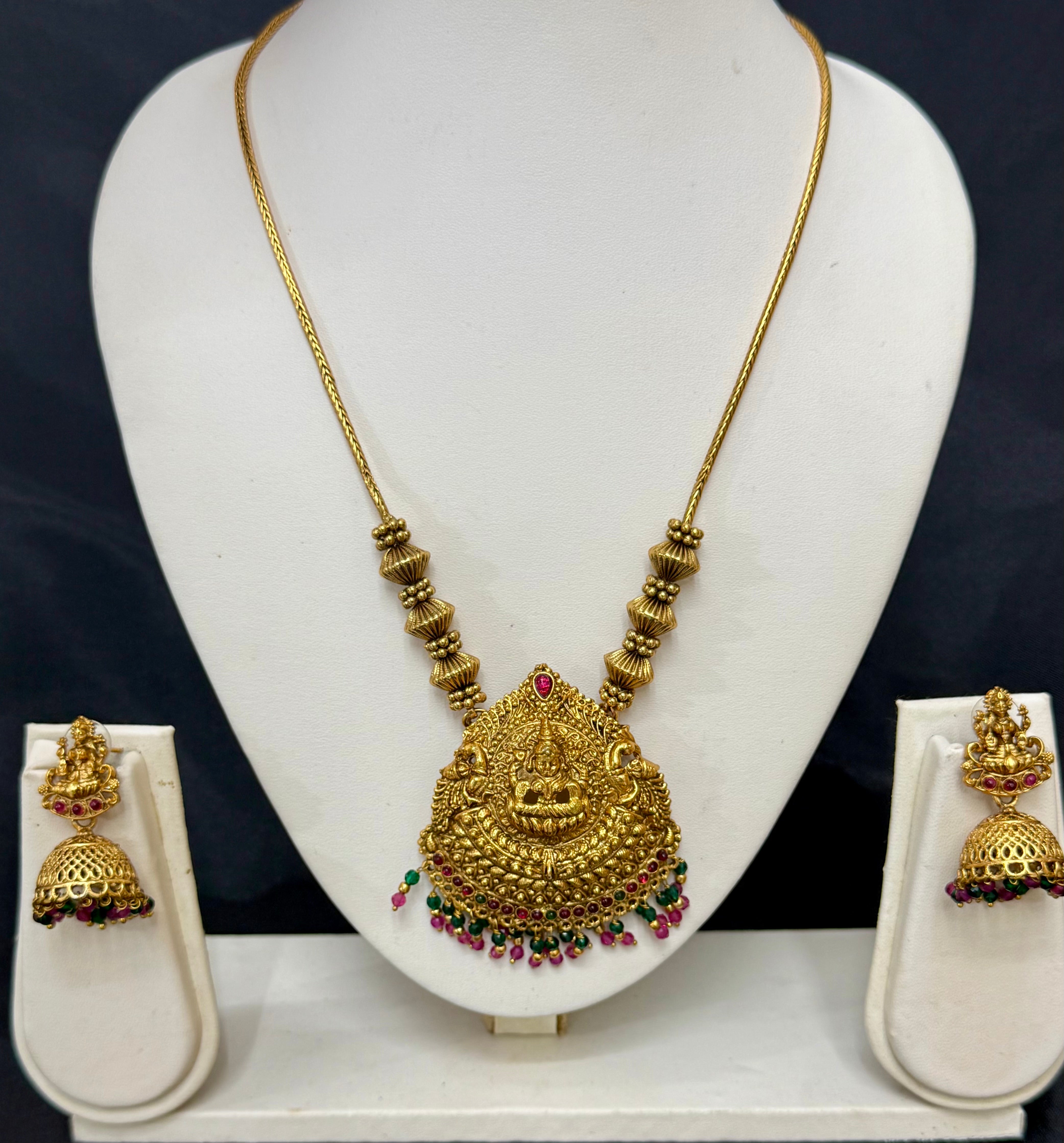 BEAUTIFUL ANTIQUE PENDANT WITH JHUMKA SET