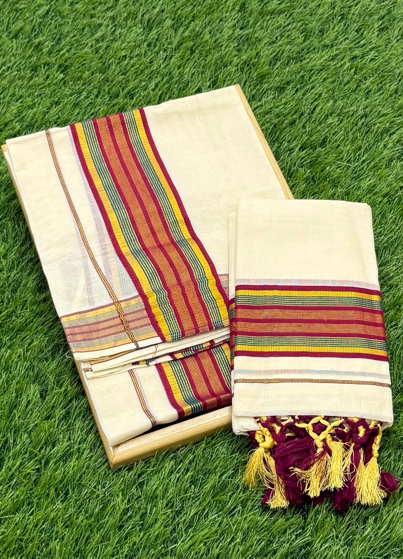 KASAVU COTTON STRIPE PATTERN SINGLE SET MUNDU (MUNDUM NERIYATHUM) - 2 X 2.80 MTRS - (OFF WHITE)