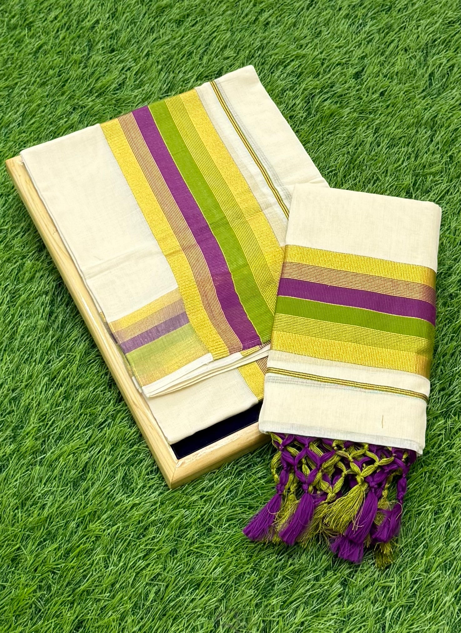 KASAVU COTTON STRIPE PATTERN SINGLE SET MUNDU (MUNDUM NERIYATHUM) - 2 X 2.80 MTRS - (OFF WHITE)
