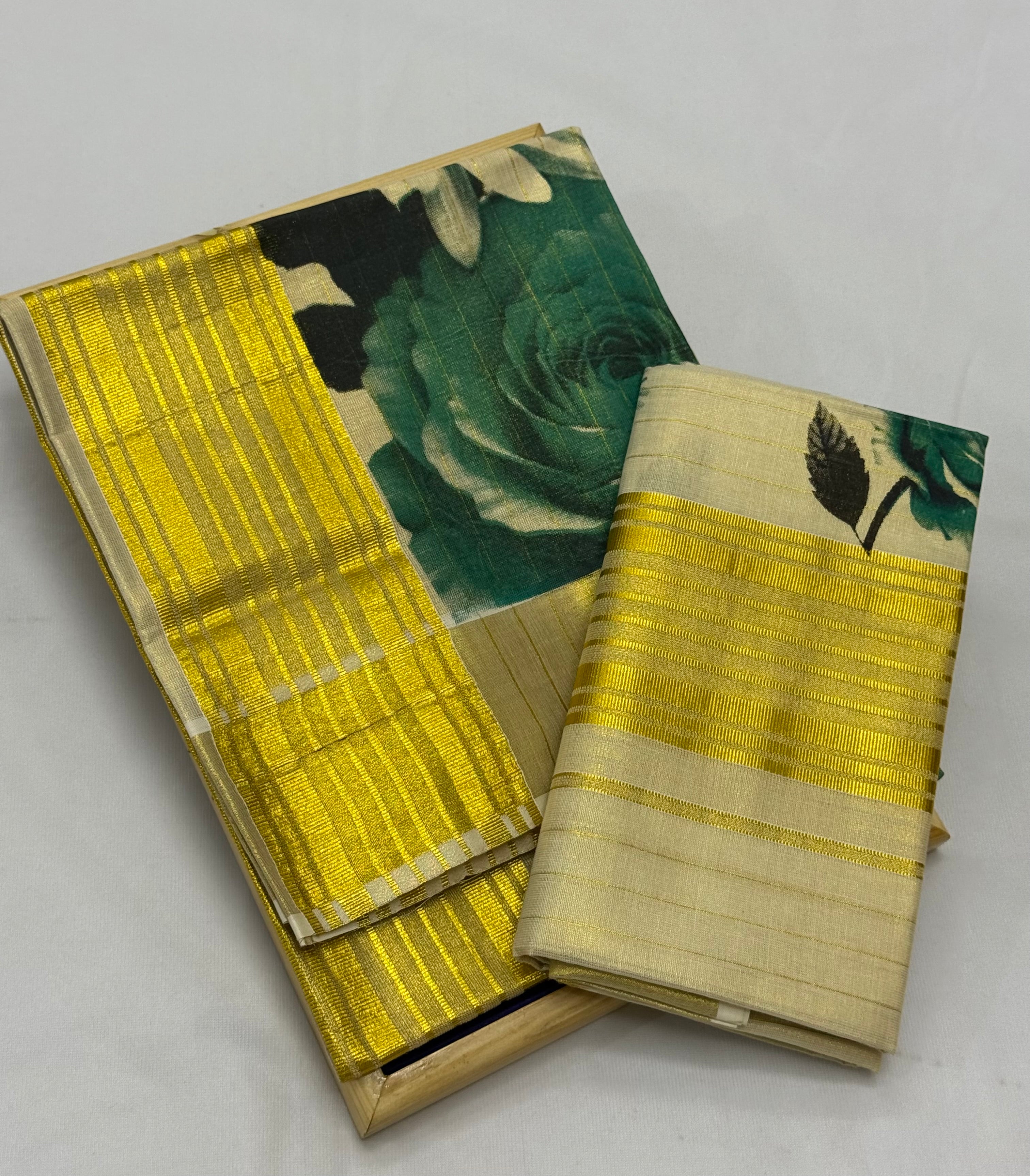 FLORAL TISSUE SINGLE SET MUNDU (MUNDUM NERIYATHUM) - 2 X 2.80 MTRS - (CREAM,GOLD)