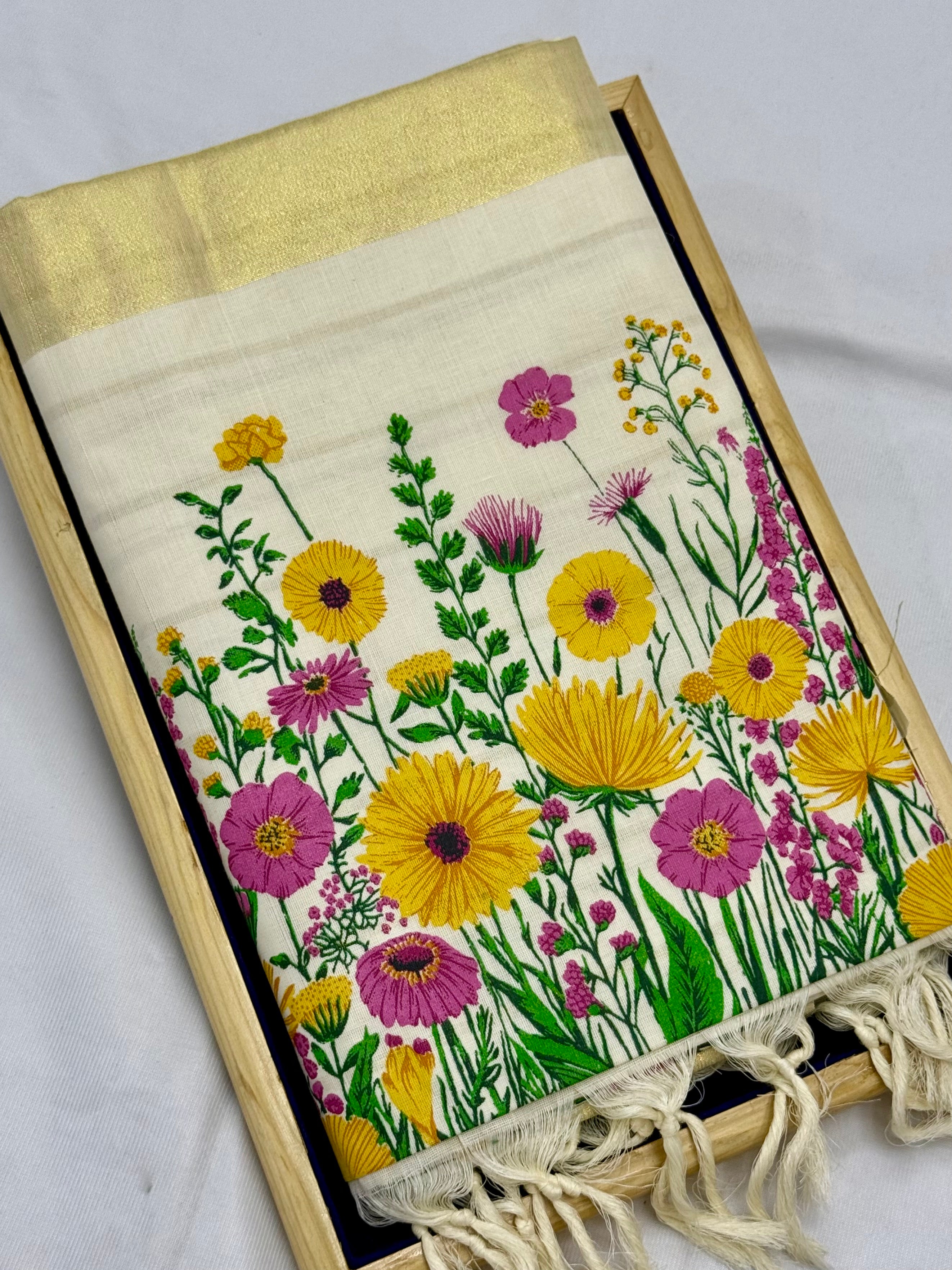 TRADITIONAL PRINTED KASAVU COTTON SAREE (OFF WHITE,GOLD)