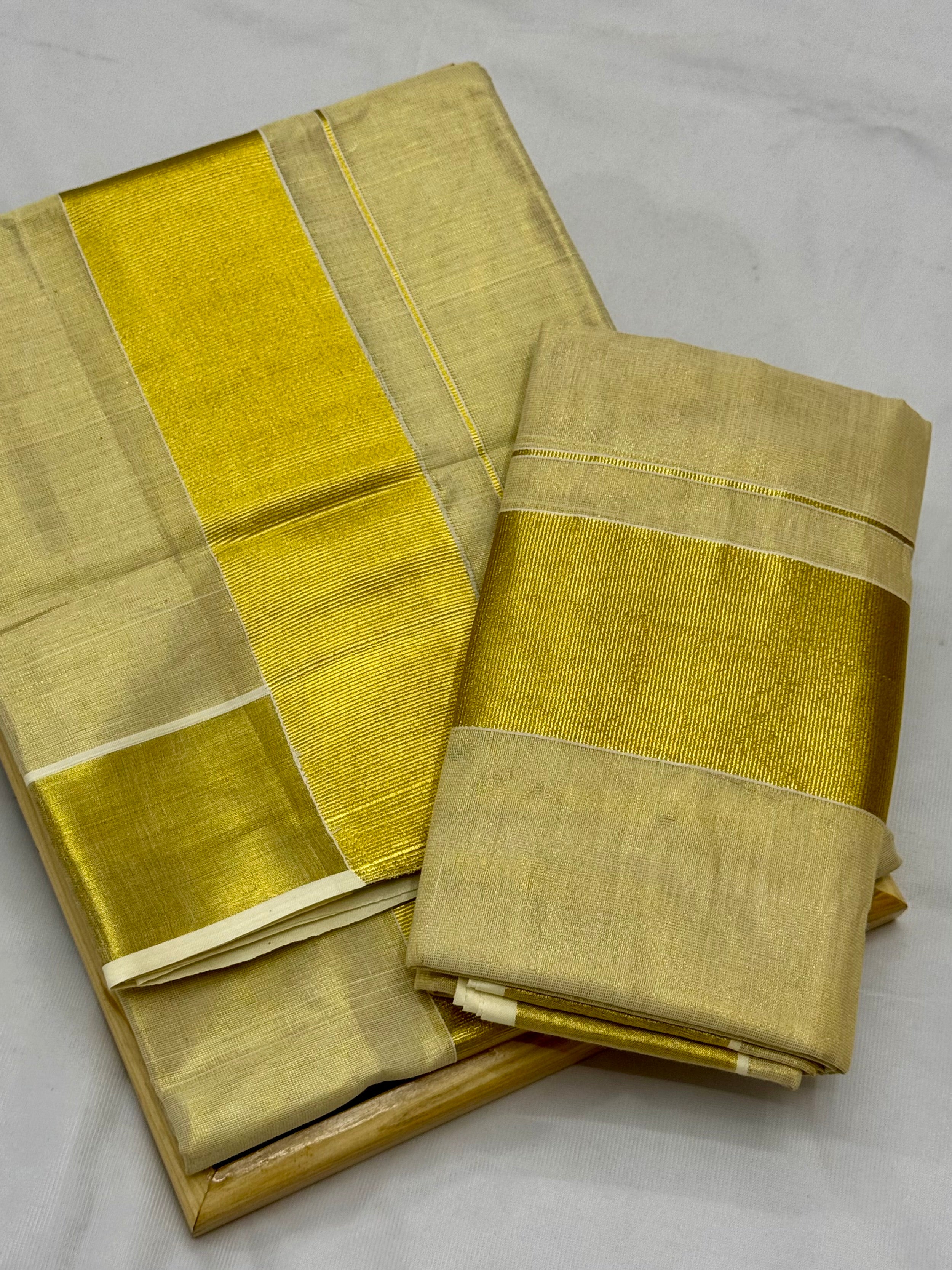 PREMIUM TISSUE DOUBLE SET MUNDU (MUNDUM NERIYATHUM) - 4 X 2.80 MTRS - (CREAM,GOLD)