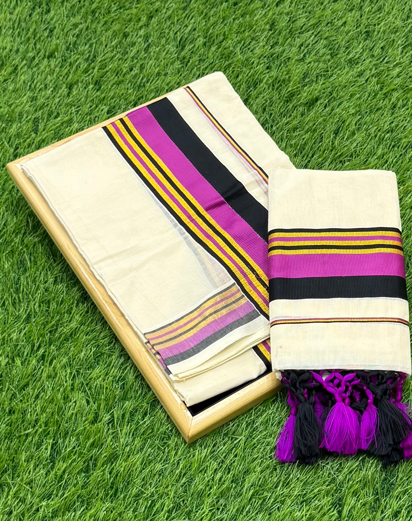 KASAVU COTTON STRIPE PATTERN SINGLE SET MUNDU (MUNDUM NERIYATHUM) - 2 X 2.80 MTRS - (OFF WHITE)