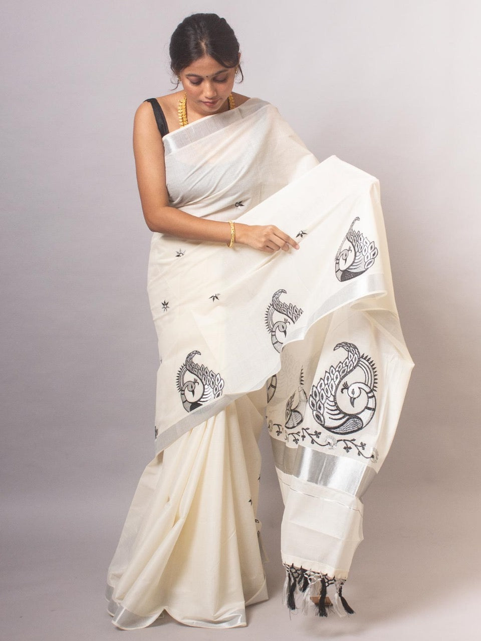 EMBROIDERED KERALA KASAVU COTTON SAREE(SILVER)