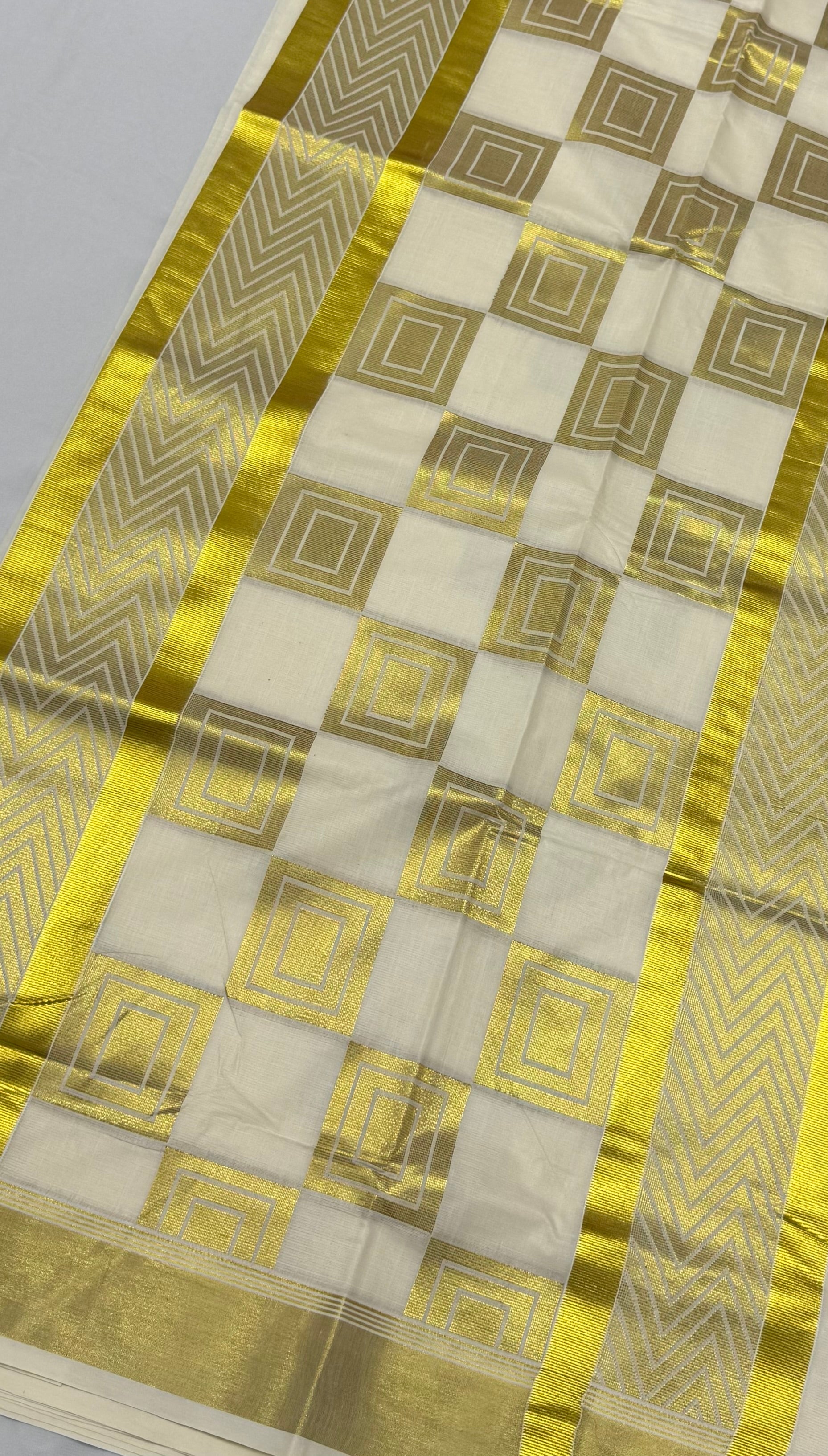 KERALA KASAVU GOLDEN ZARI FLORAL MOTIFS SAREE - (OFF WHITE,GOLD)