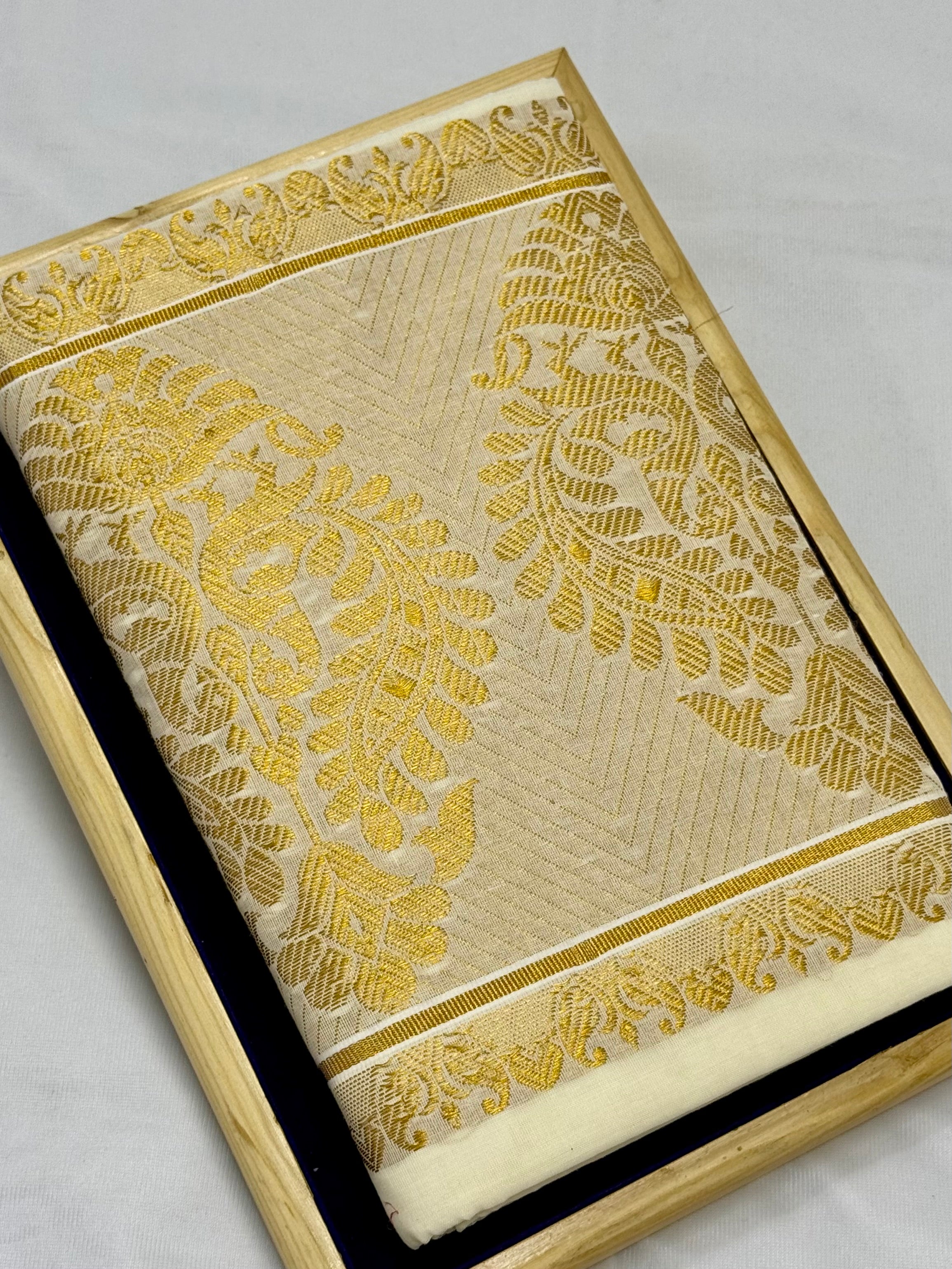 KERALA KASAVU SAREE WITH HEAVY GOLD ZARI PALLU - (OFF WHITE,GOLD)