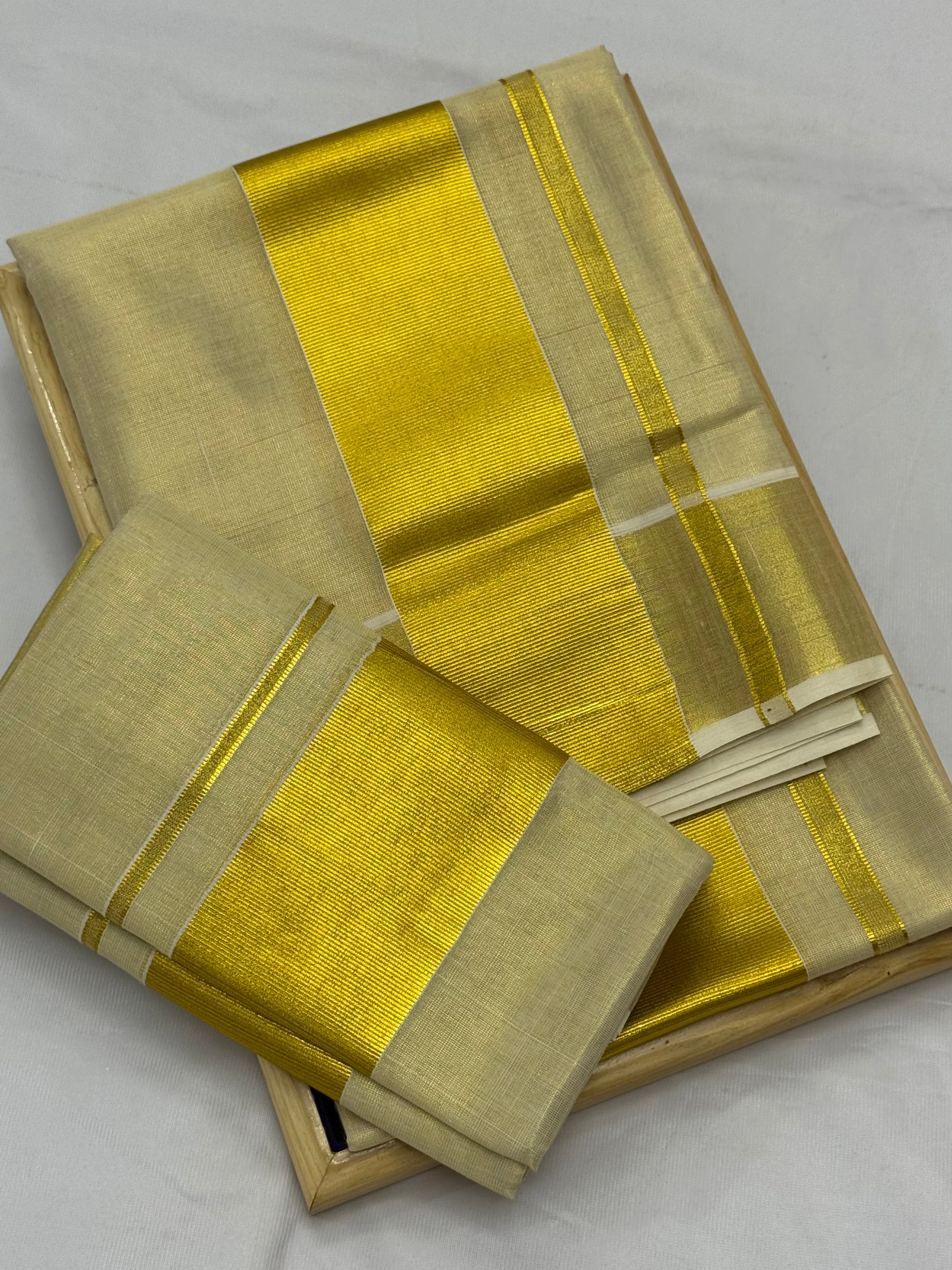 PREMIUM TISSUE DOUBLE SET MUNDU (MUNDUM NERIYATHUM) - 4 X 2.50 MTRS - (CREAM,GOLD)