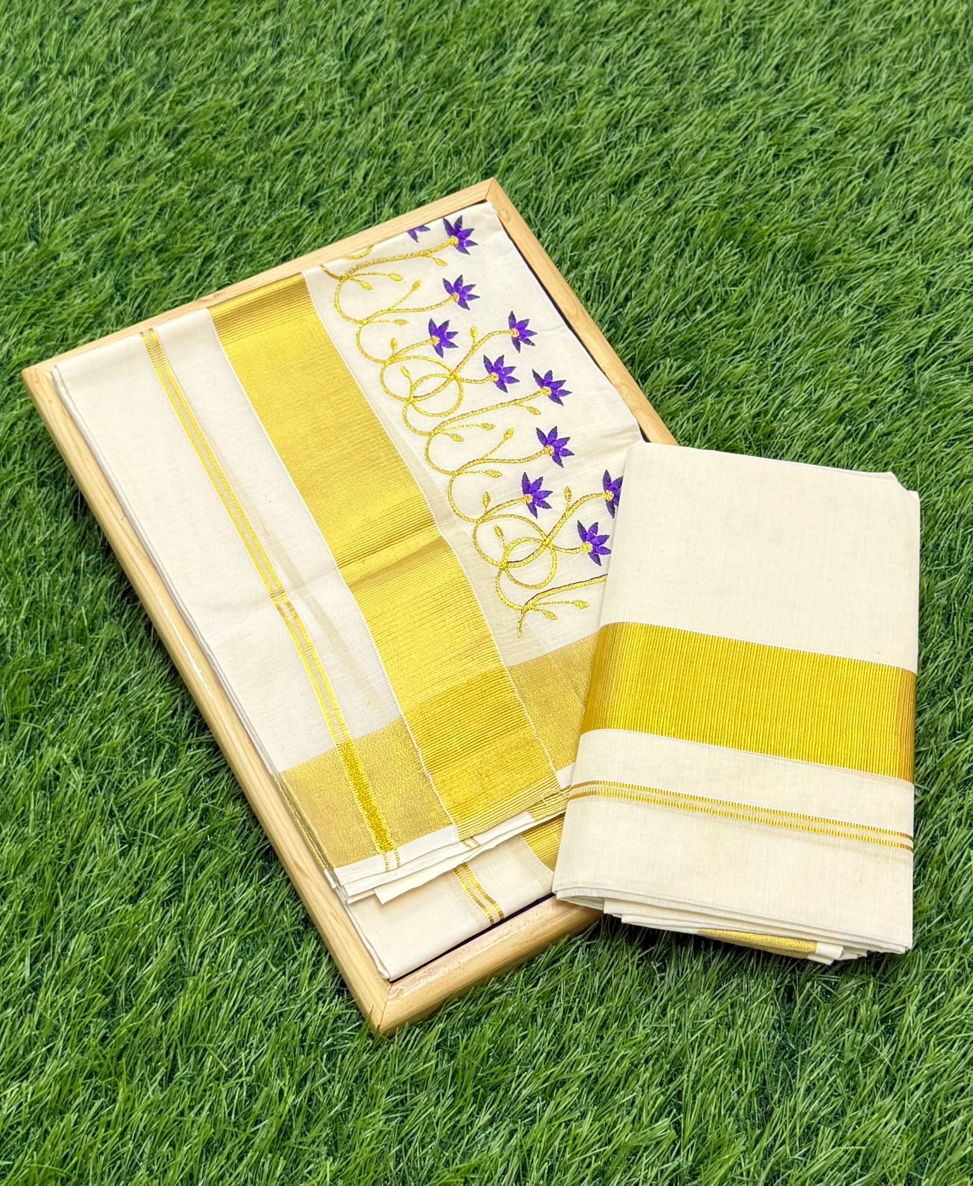 KASAVU EMBROIDERY SINGLE SET MUNDU (MUNDUM NERIYATHUM) - 2 X 2.80 MTRS - (OFF WHITE,GOLD)