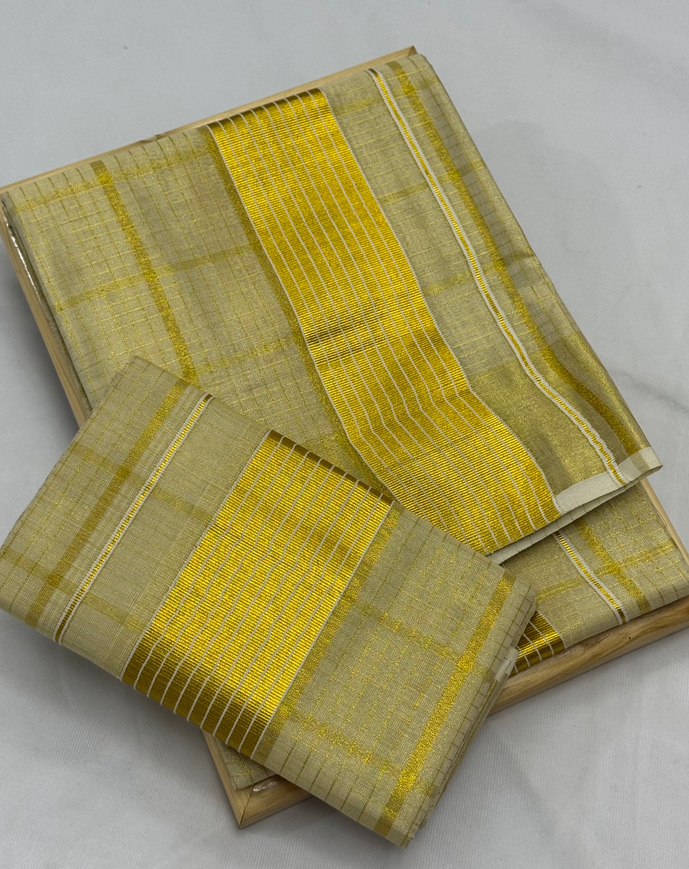 PREMIUM CHECKED TISSUE DOUBLE SET MUNDU (MUNDUM NERIYATHUM) - 4 X 2.80 MTRS - (CREAM,GOLD)
