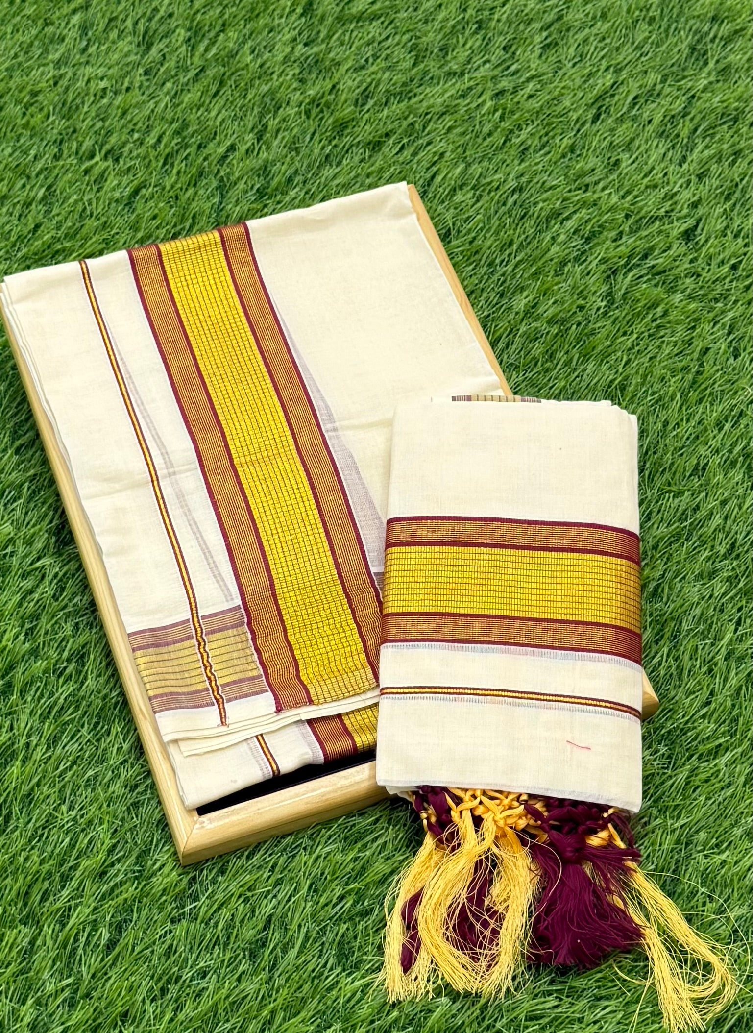 KASAVU COTTON STRIPE PATTERN SINGLE SET MUNDU (MUNDUM NERIYATHUM) - 2 X 2.80 MTRS - (OFF WHITE)