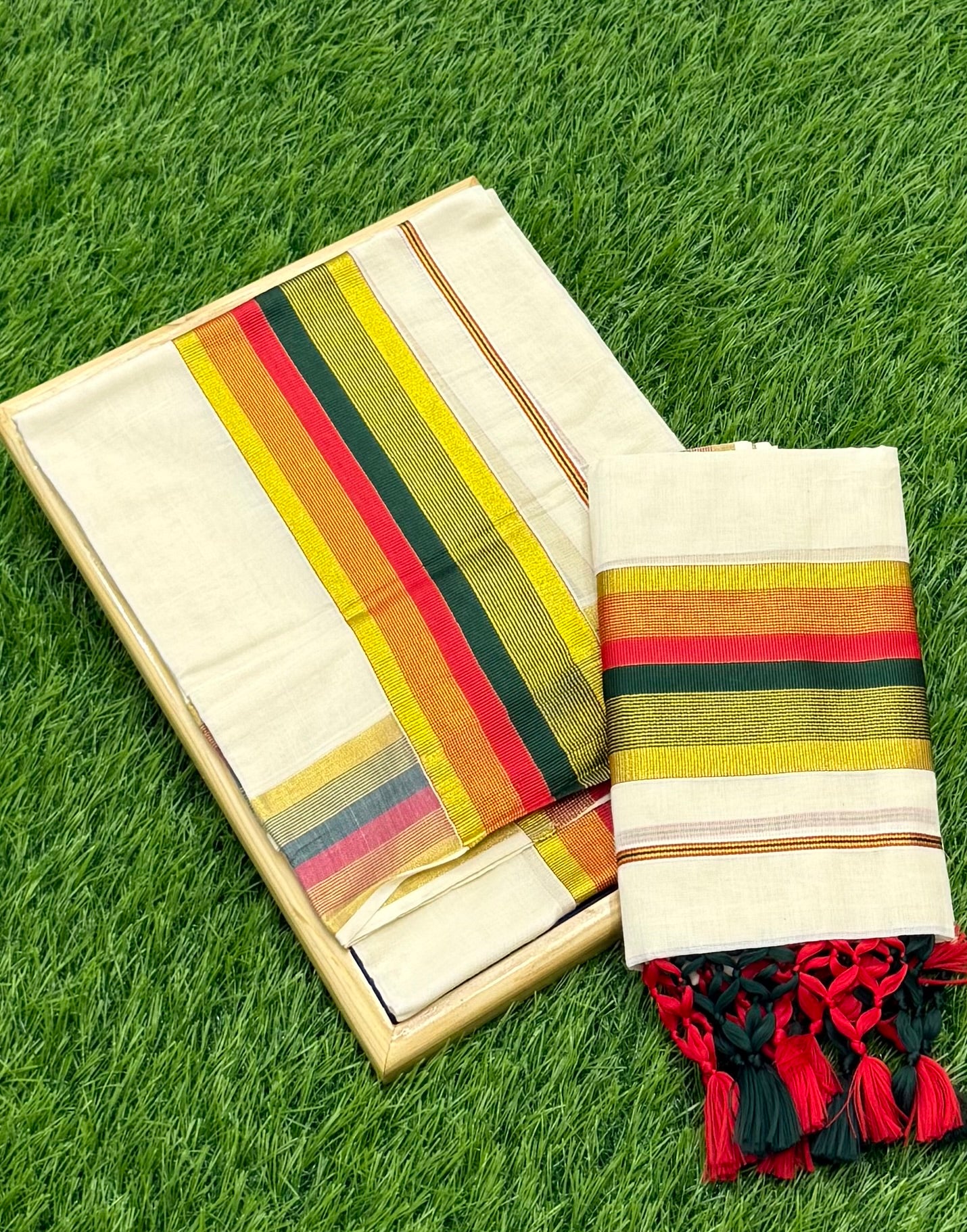 KASAVU COTTON STRIPE PATTERN SINGLE SET MUNDU (MUNDUM NERIYATHUM) - 2 X 2.80 MTRS - (OFF WHITE)