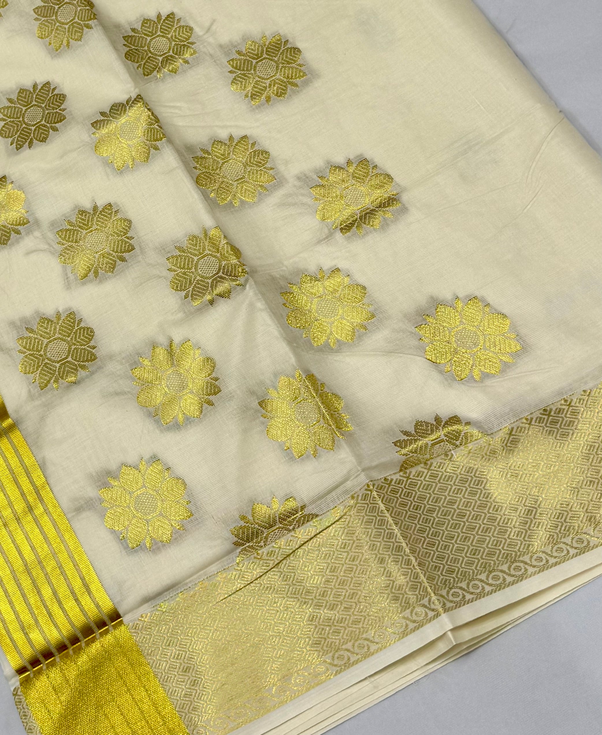 KERALA KASAVU GOLDEN ZARI FLORAL MOTIFS SAREE - (OFF WHITE,GOLD)