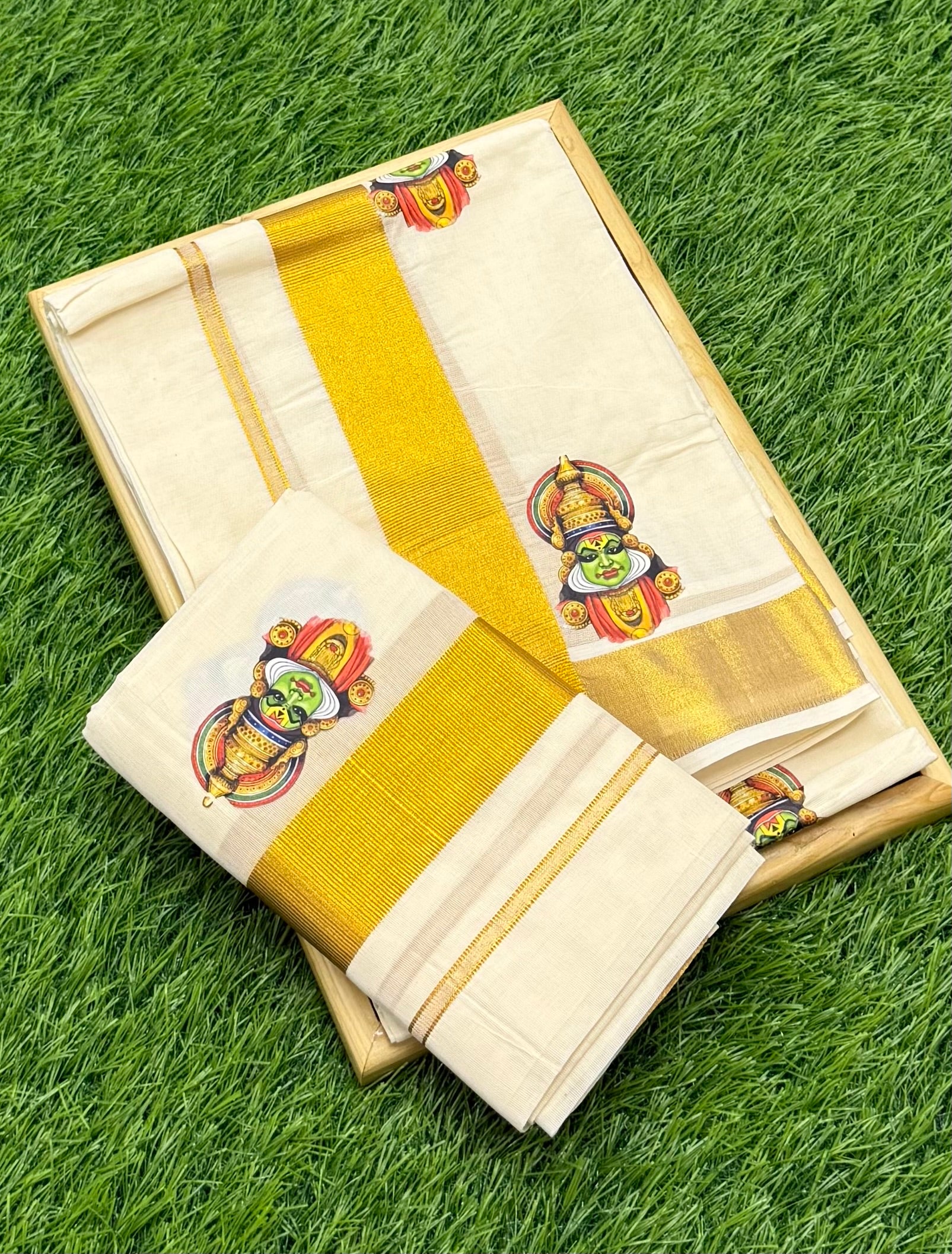 KASAVU COTTON KATHAKALI SINGLE SET MUNDU (MUNDUM NERIYATHUM) - 2 X 2.50 MTRS - (OFF WHITE,GOLD)