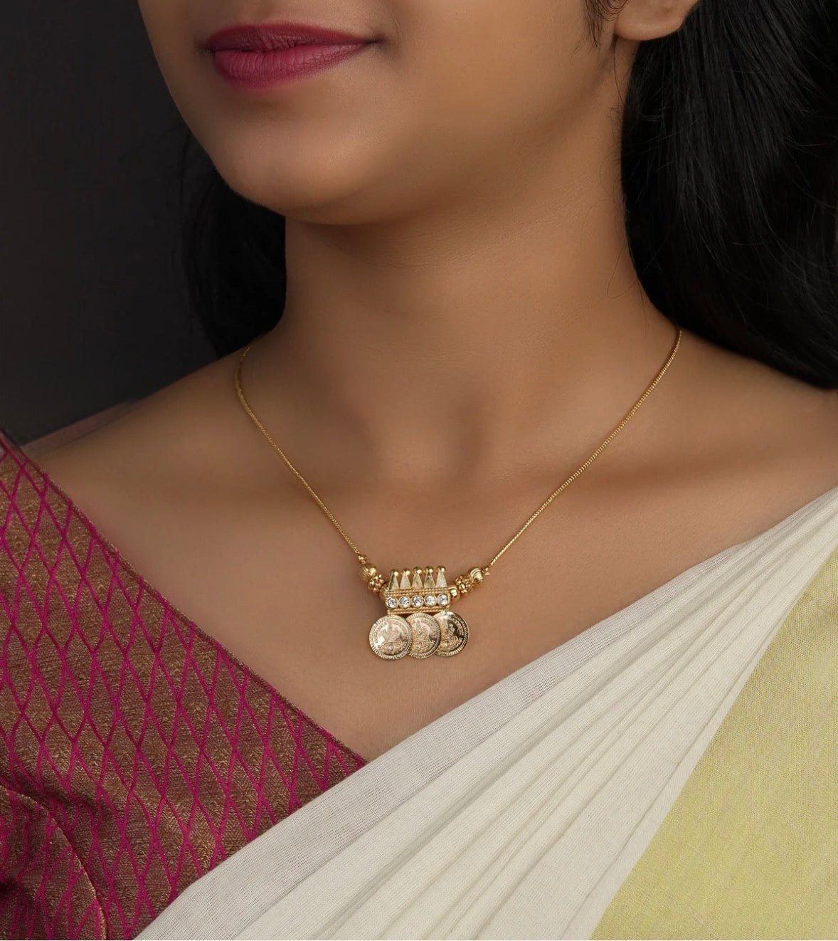 GOLD TONED COIN DESIGN KASHU NECKLACE - WHITE