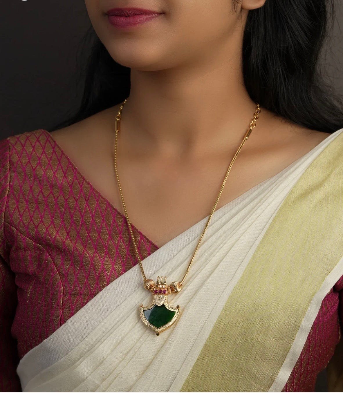 GOLD TONED TRADITIONAL PALAKKA PENDANT NECKLACE  - GREEN+RUBY