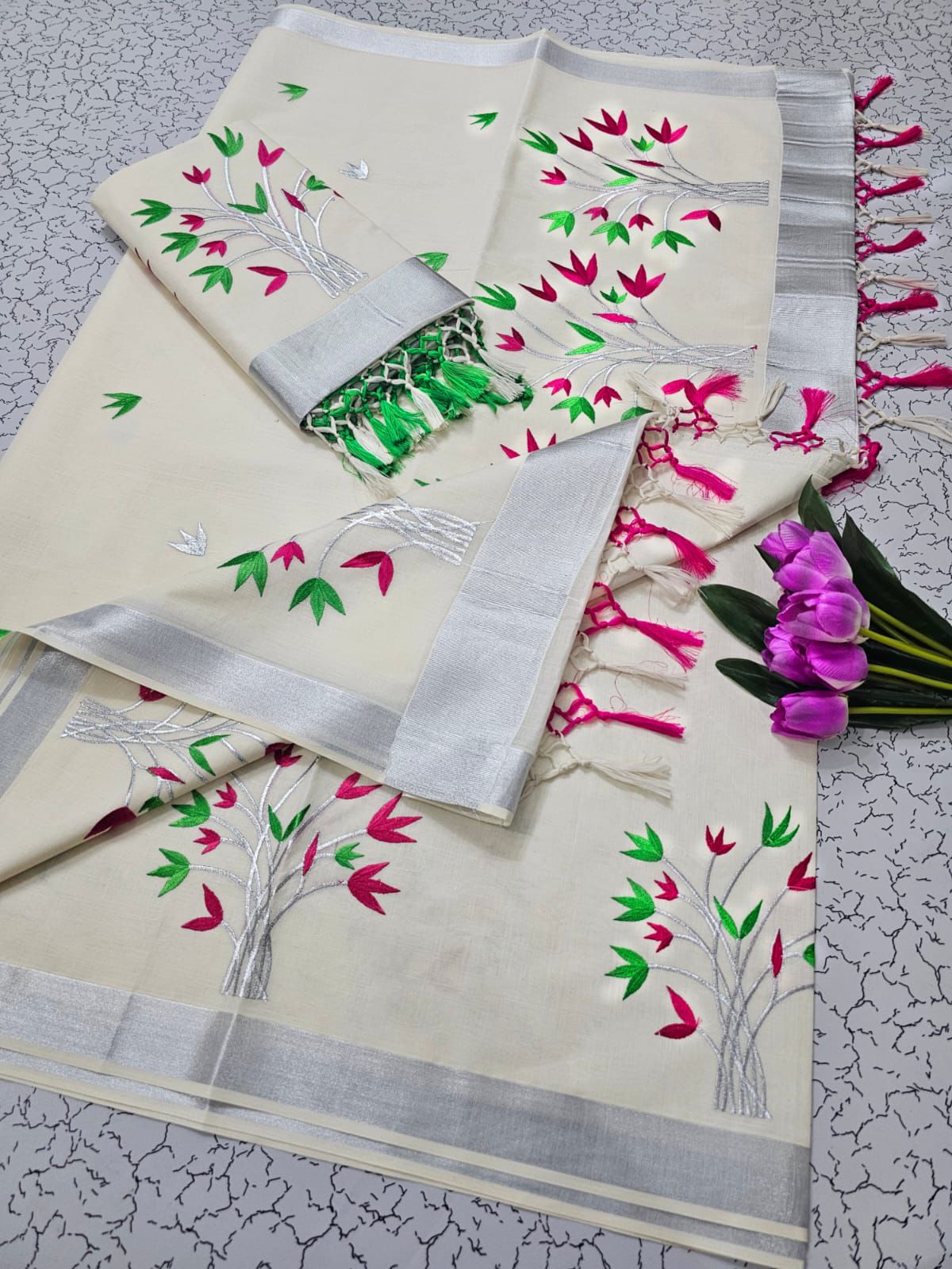 KERALA KASAVU EMBROIDERED COTTON SAREE - SILVER