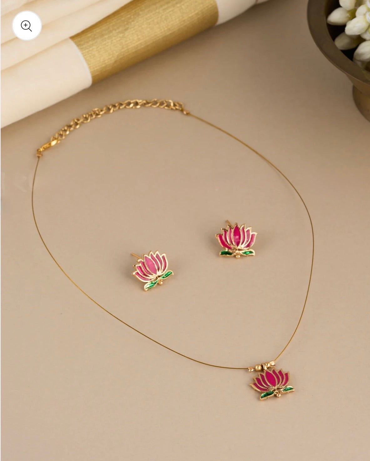 MANJU INSPIRED LOTUS INVISIBLE NECKLACE
